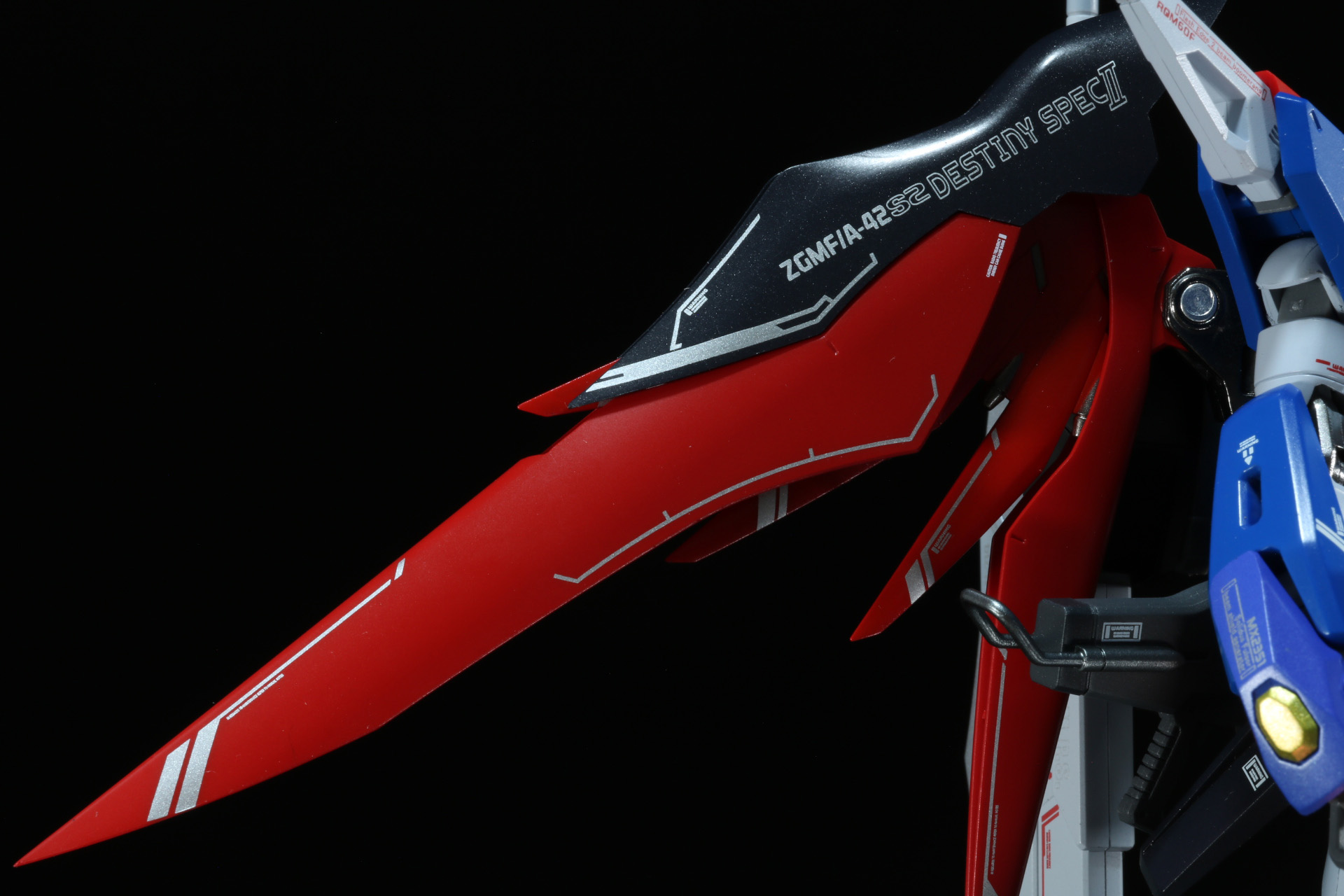 シルバーのラインでディテールアップが施されている