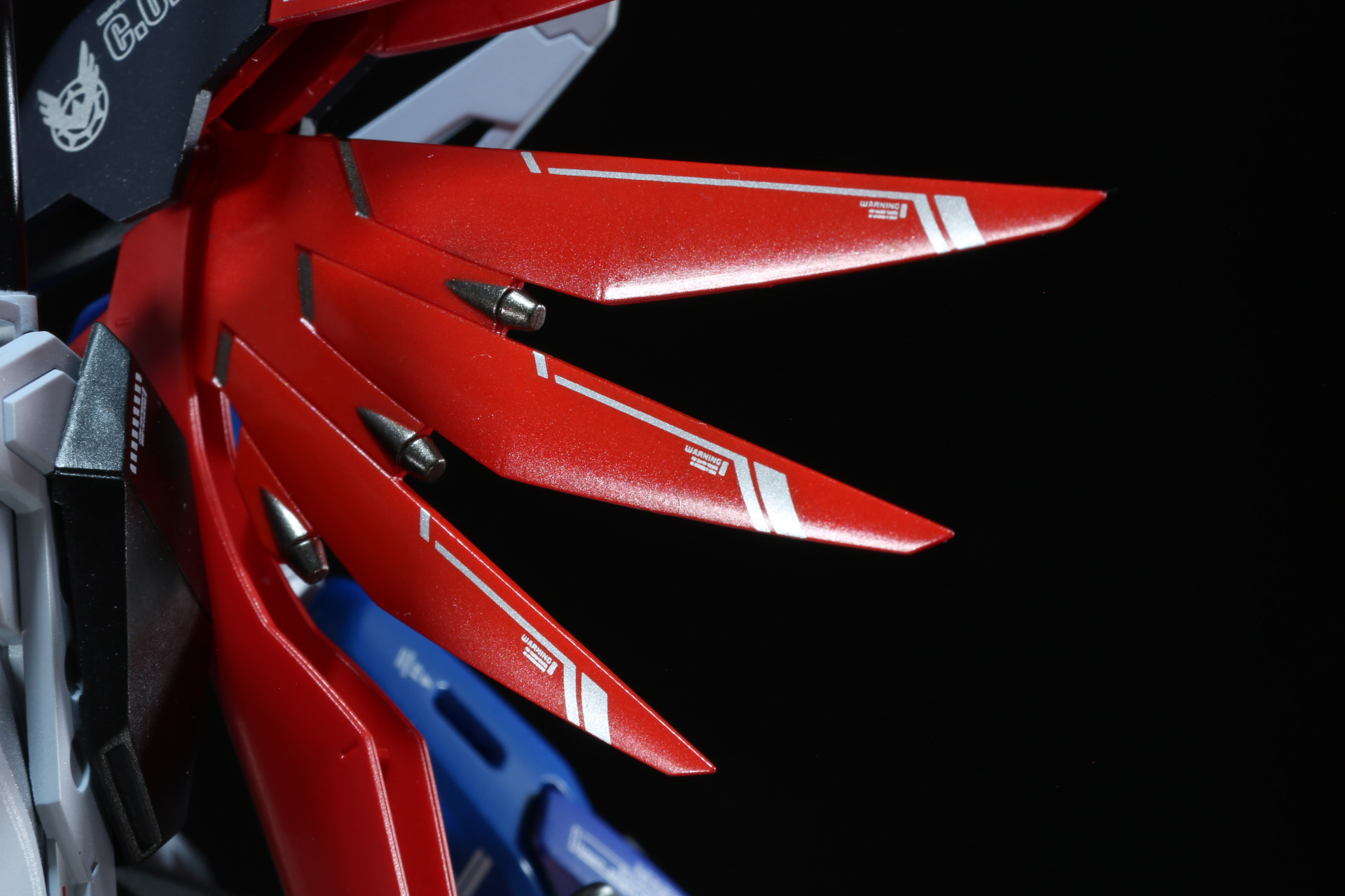 内部の翼もしっかり塗装されている