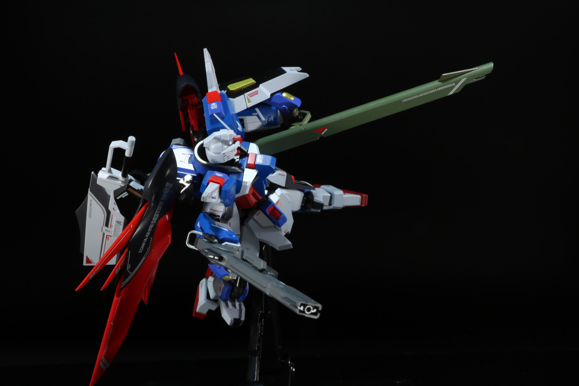 劇中の戦艦をすり抜けざまに打ち抜くアクション