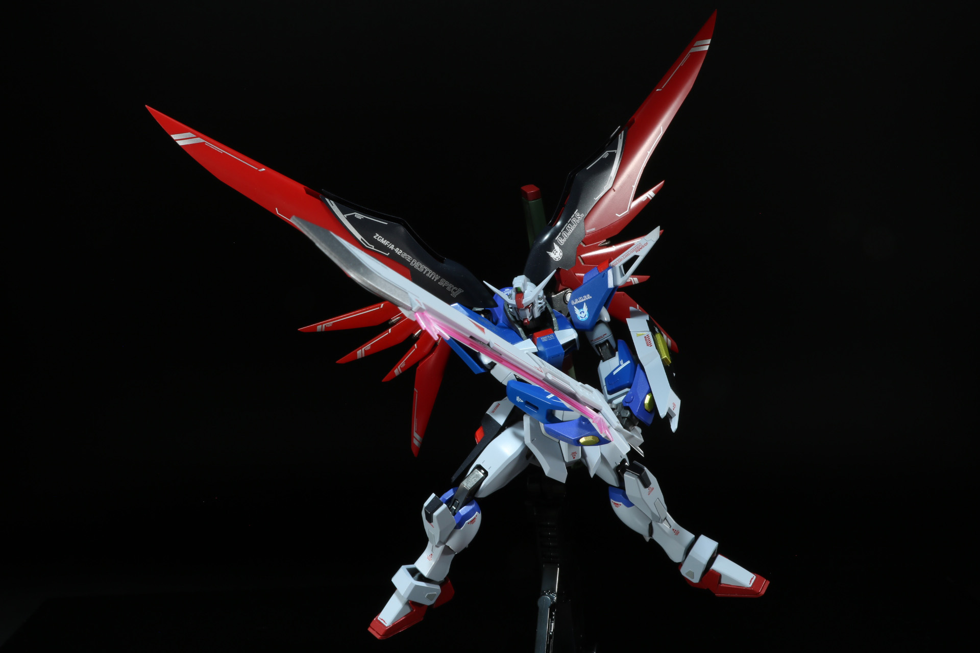 大剣「アロンダイト」を構える