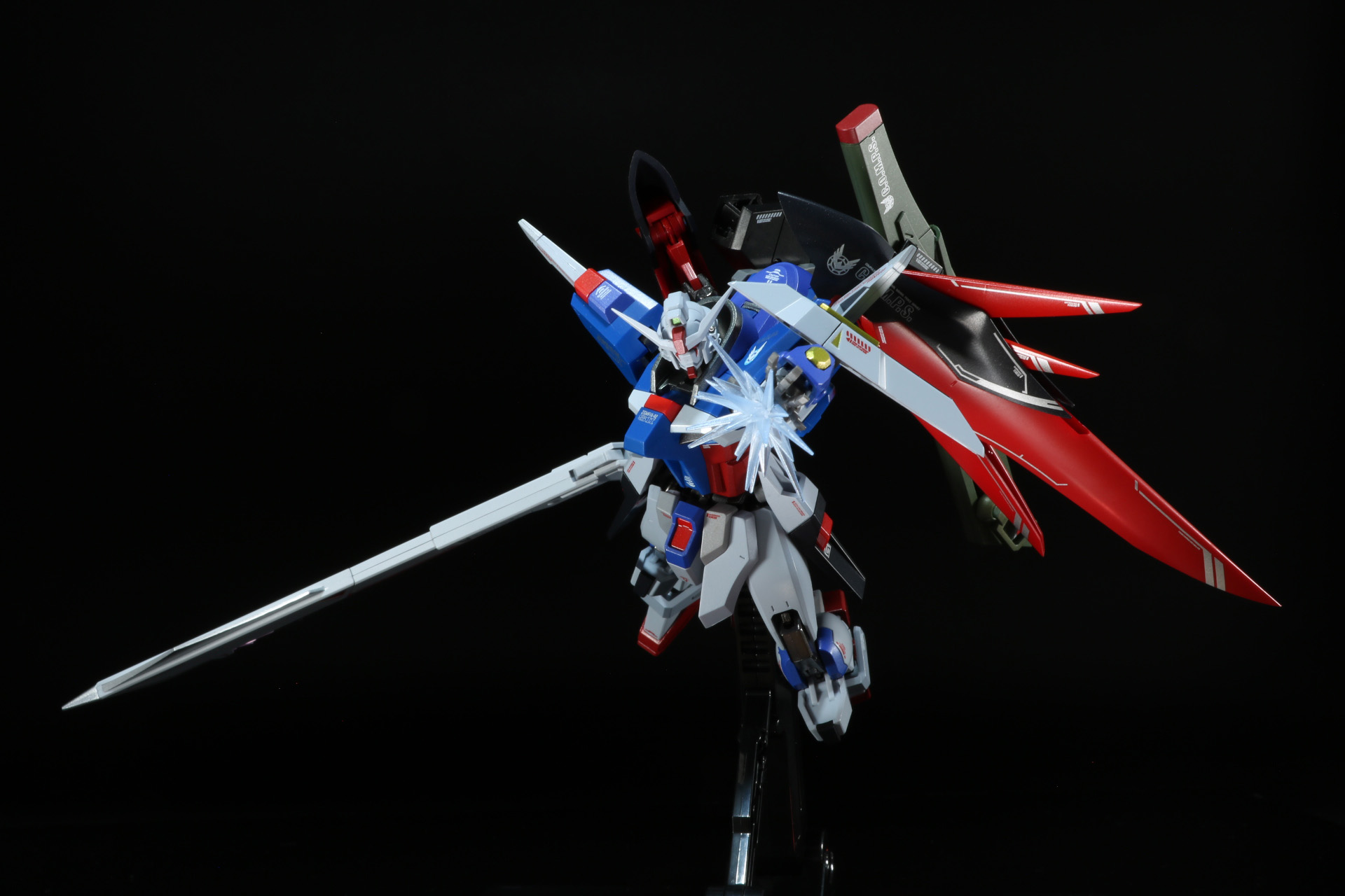 「アロンダイト」を手にしたまま、「パルマ・フィオキーナ」による攻撃