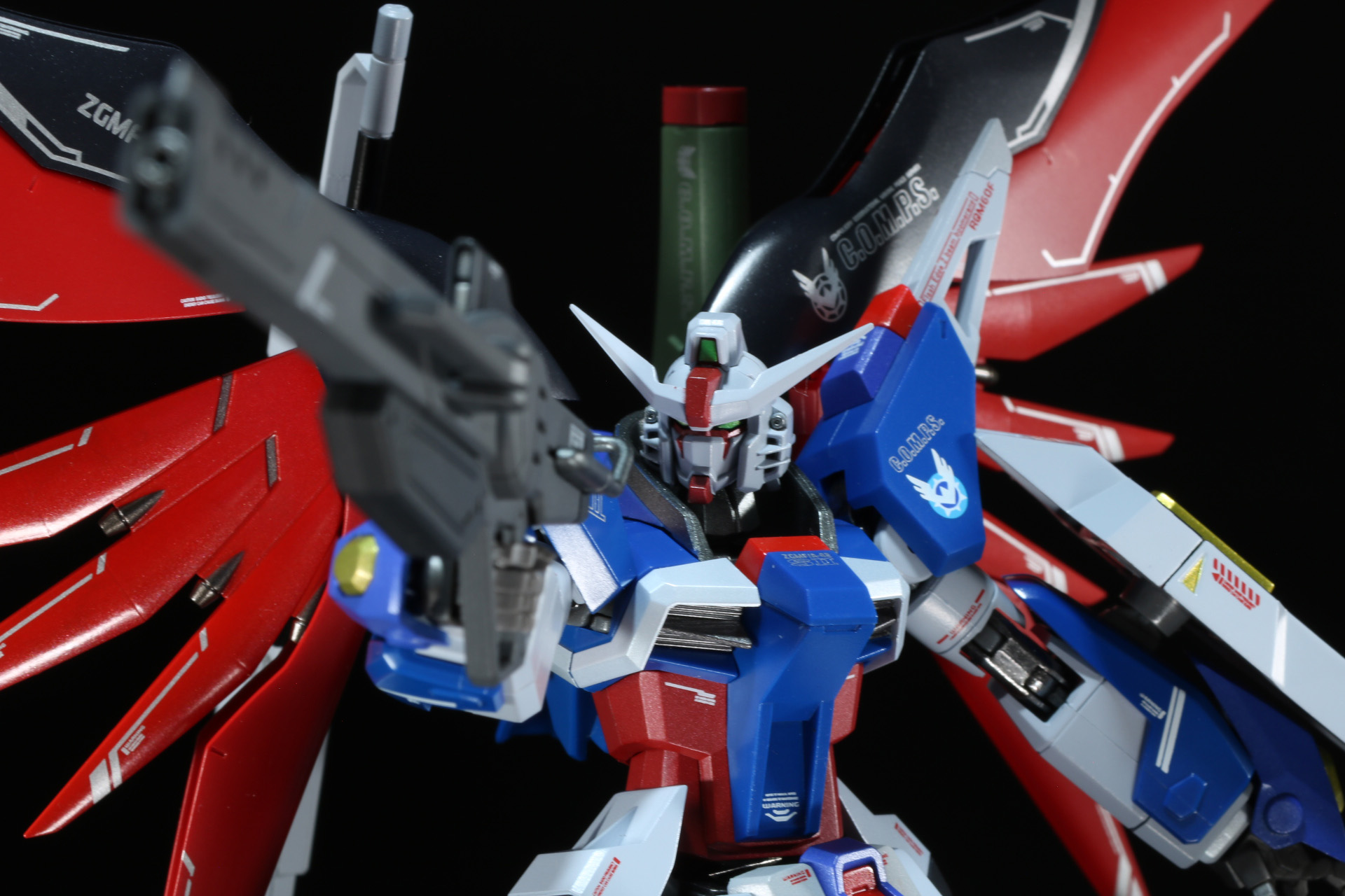 こちらもフォアグリップによる両手射撃が可能