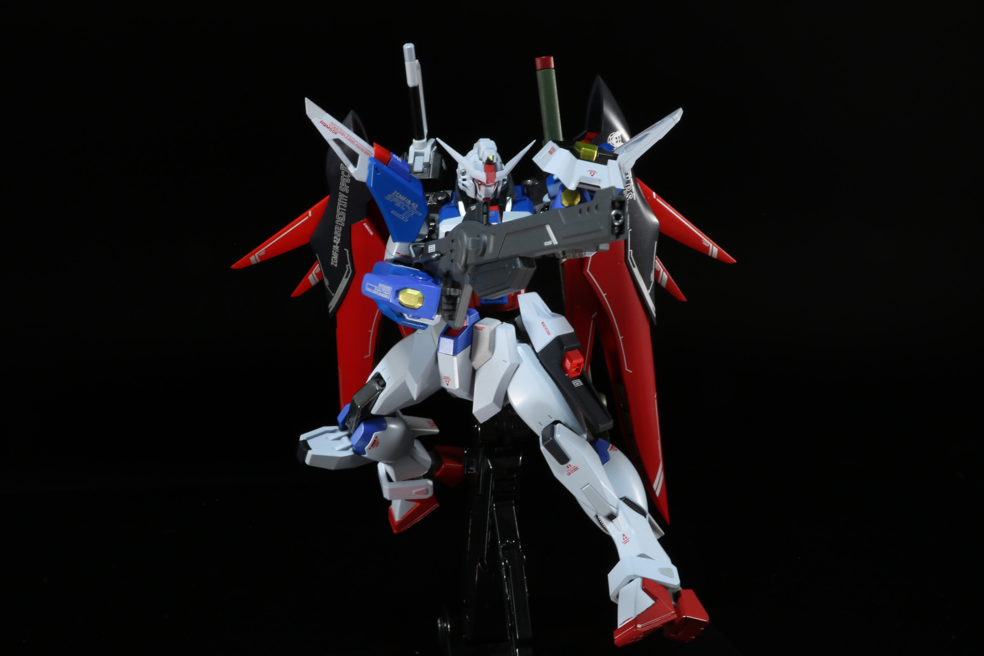 こちらもフォアグリップによる両手射撃が可能