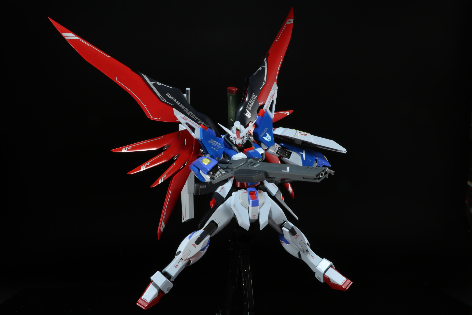 こちらもフォアグリップによる両手射撃が可能