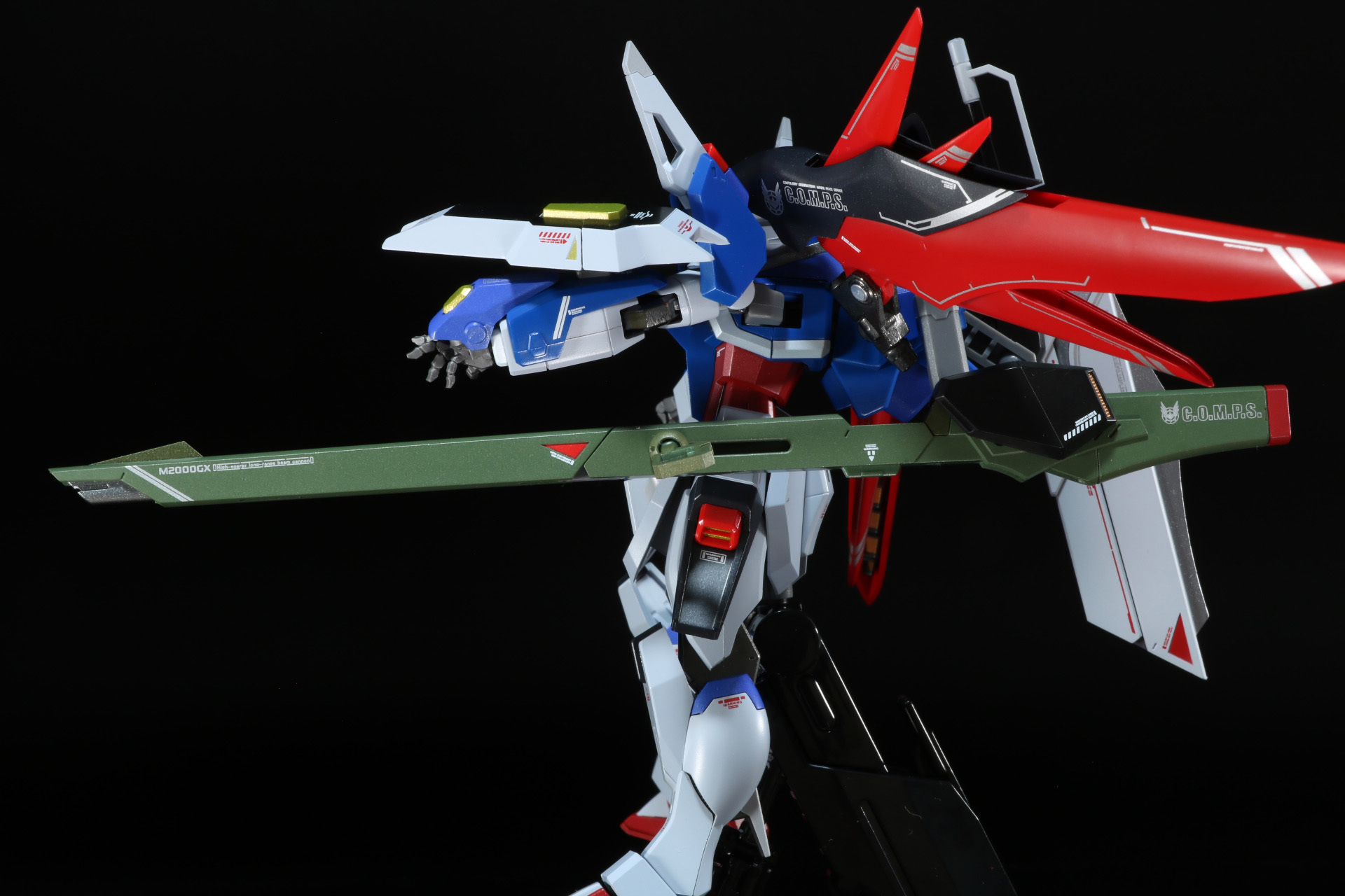 「高エネルギー長射程ビーム砲」が展開状態で約205mm