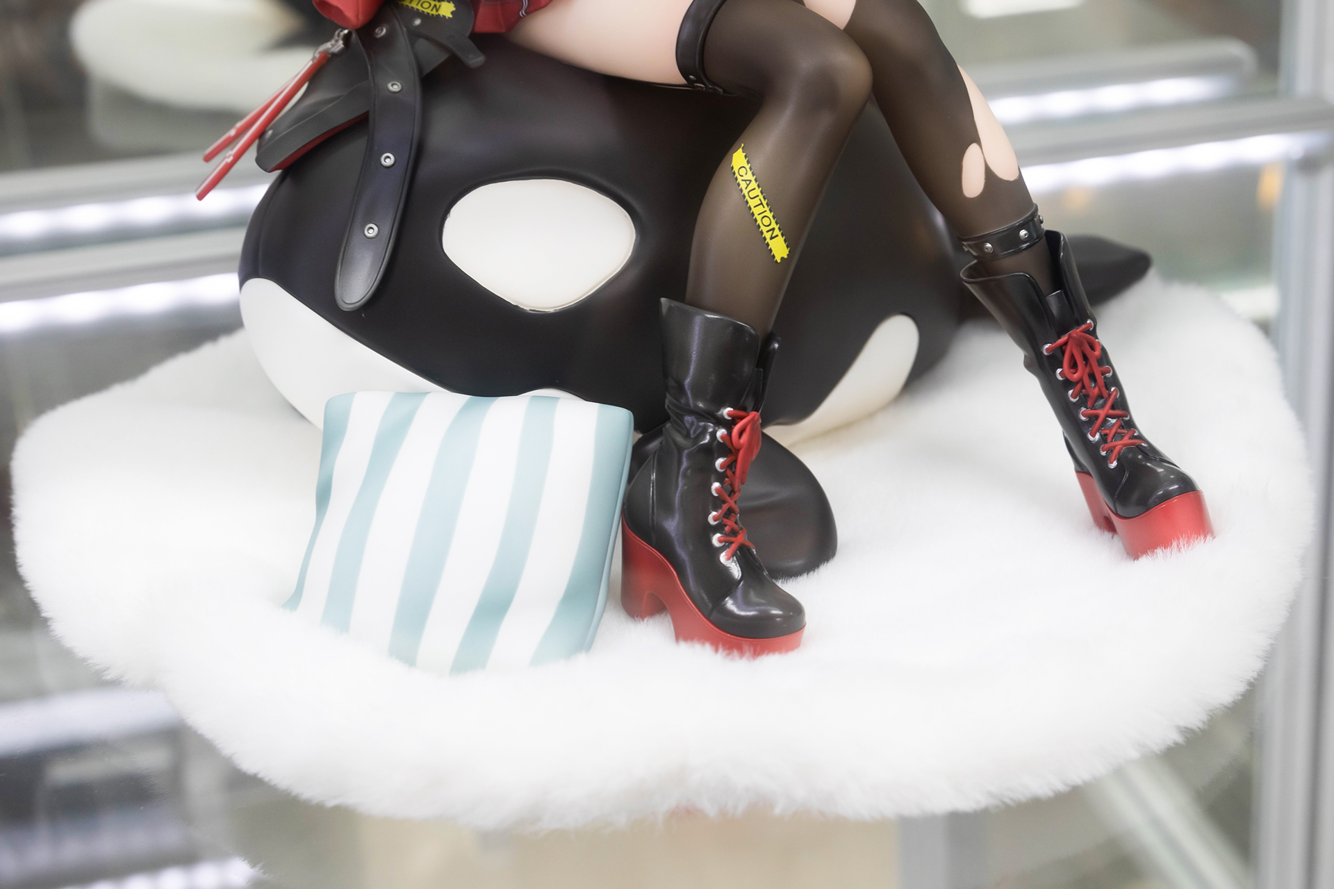 台座というよりは、まさにカーペットといった仕上がりだ