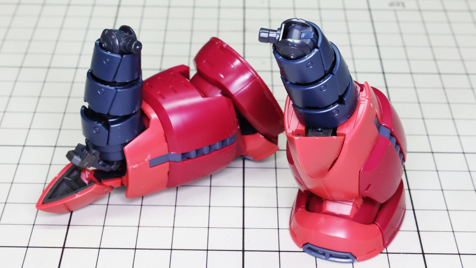 RGのメカニカルな表情がみてとれます