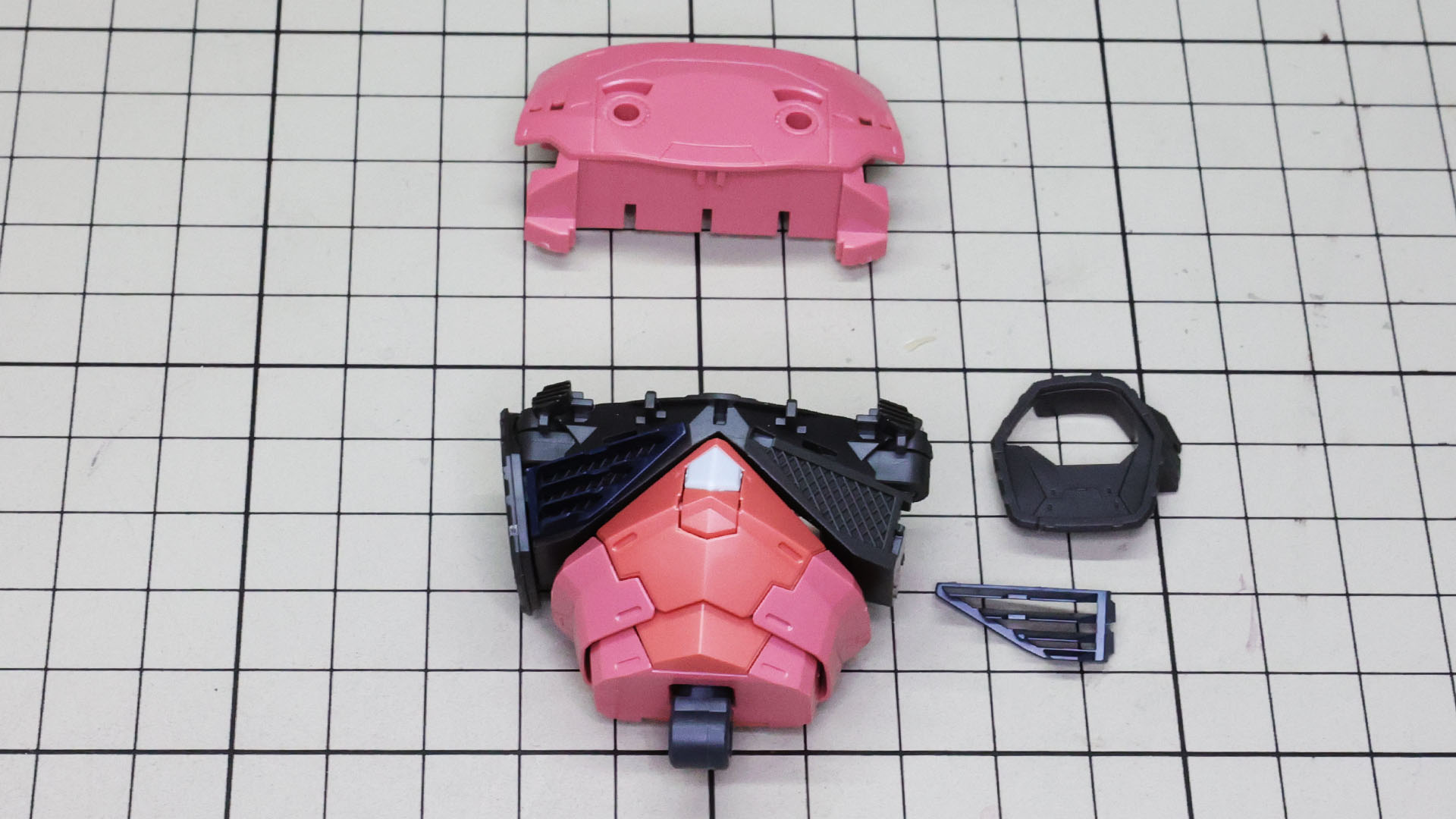 メッシュのディテールがあるダクトにルーバーを重ねるとリアリティが増します