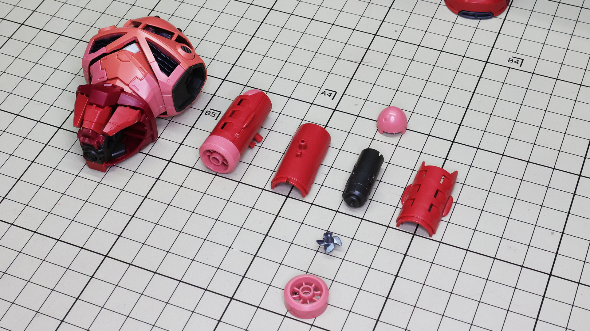 構造はとても単純ですが、内部にスクリューを組み込む楽しさを味わえます