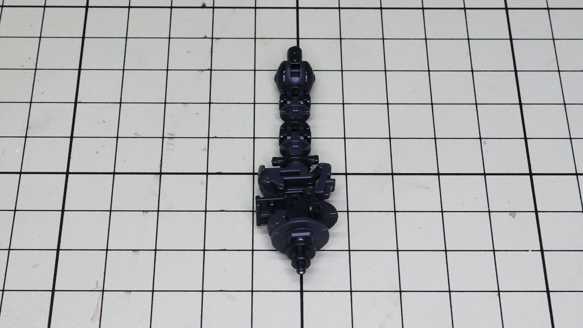 肘関節は連動可動することになるのでツメとレールを咬み合わせます