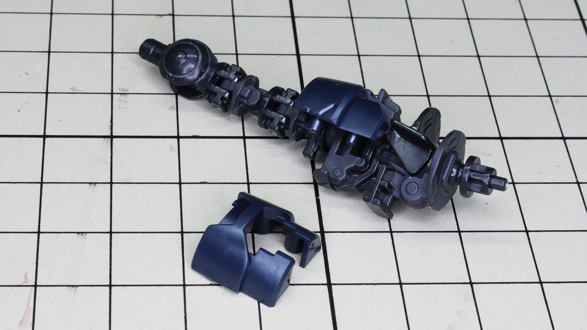 一通り慣らし可動させたら装甲を組み付けていきます