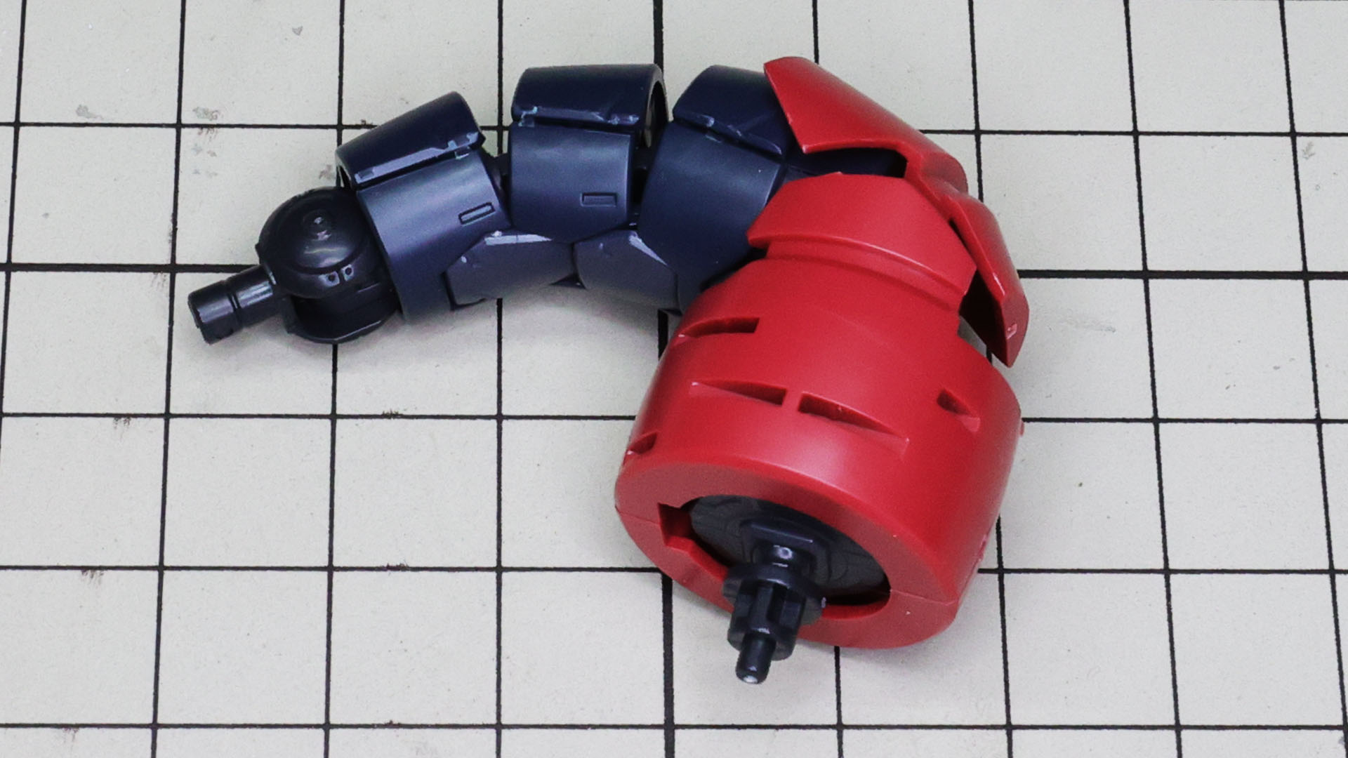 全体をぐいーっと可動させてみました。筋肉感も感じられるほどすごいひねり具合です