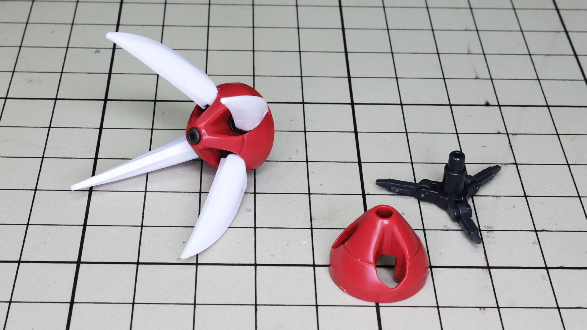 3本仕様も装甲とアドヴァンスドMSジョイントによるメカフレームがあるのでツメを付け替えればそれも可能です