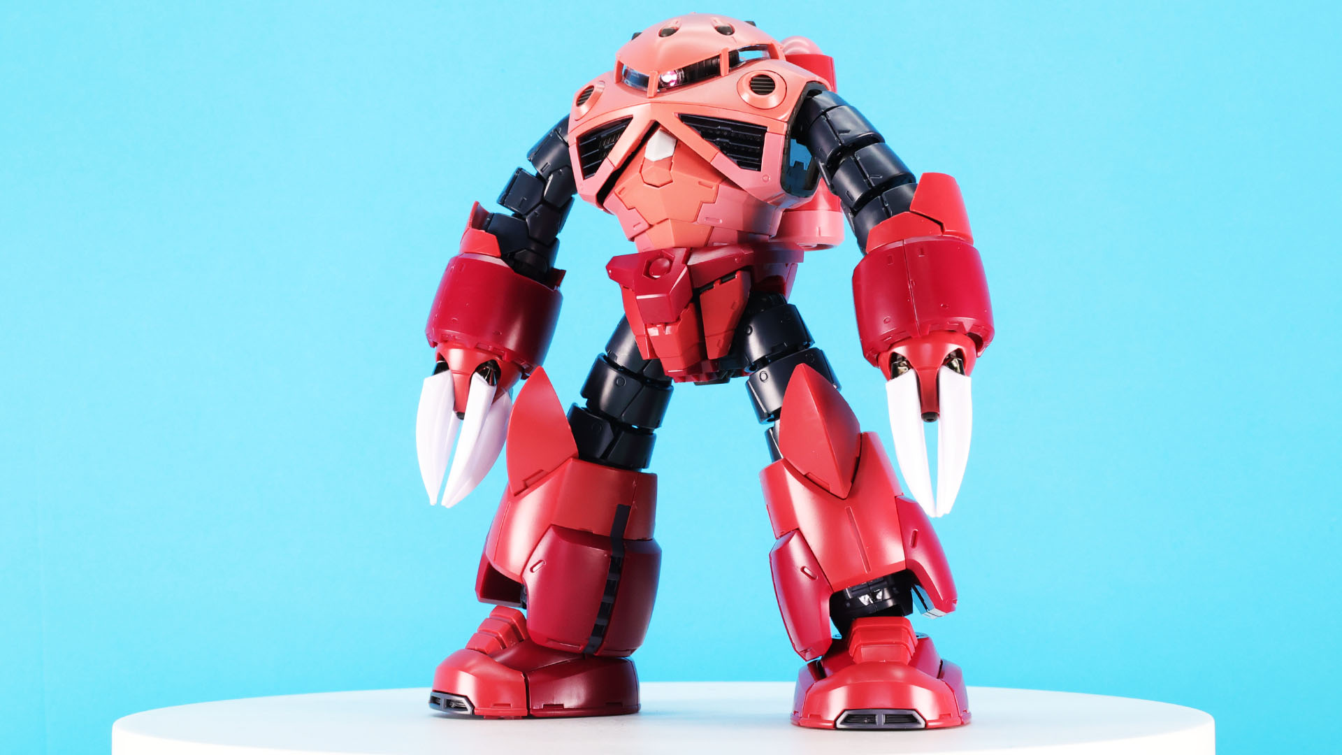 水中航行の際により抵抗を少なくするデザインのズゴックを実機考証に基づくリアリティをもって立体化したRGズゴック