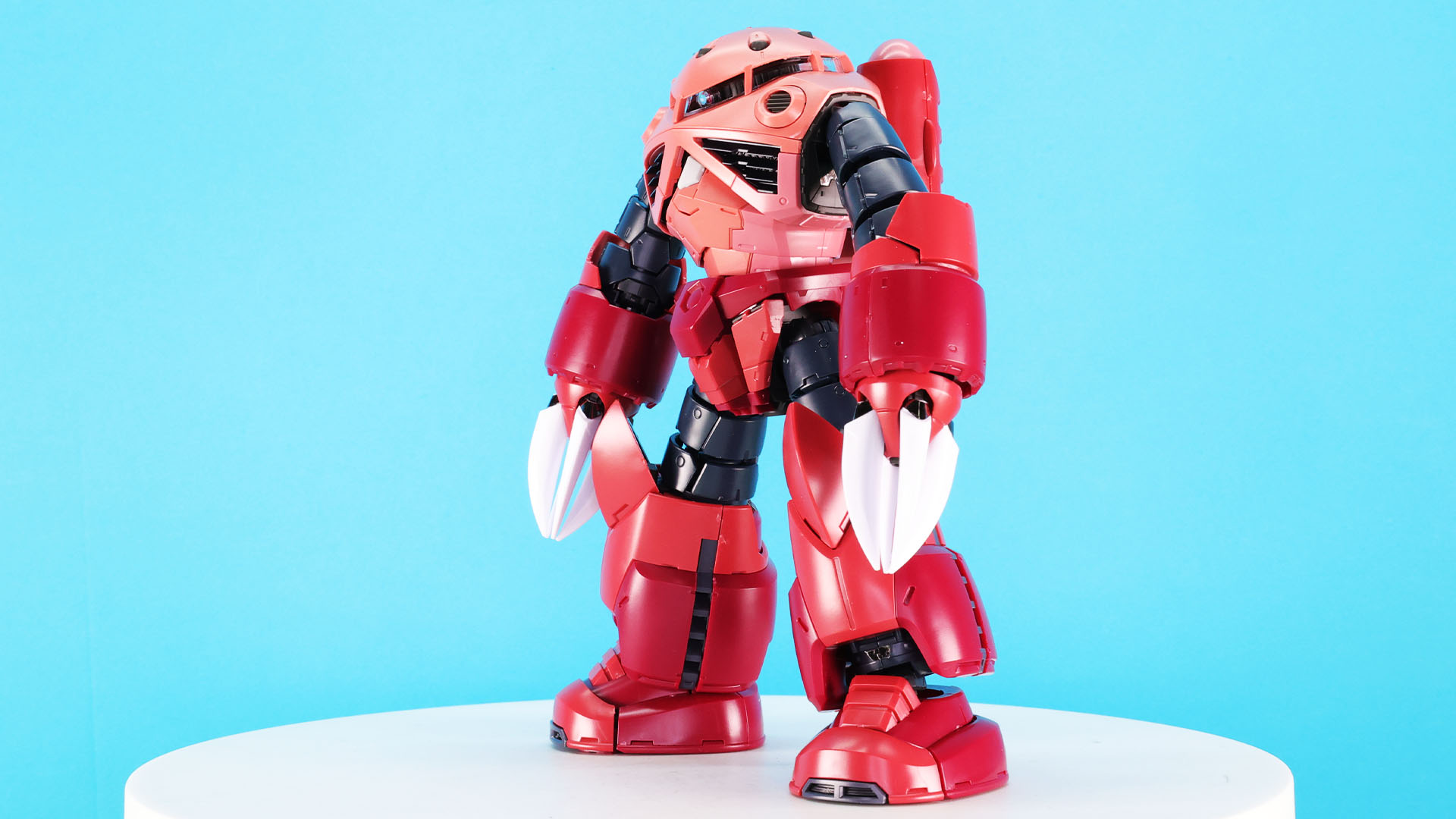 アイアン・ネイルを装備した水陸両用モビルスーツのズゴック