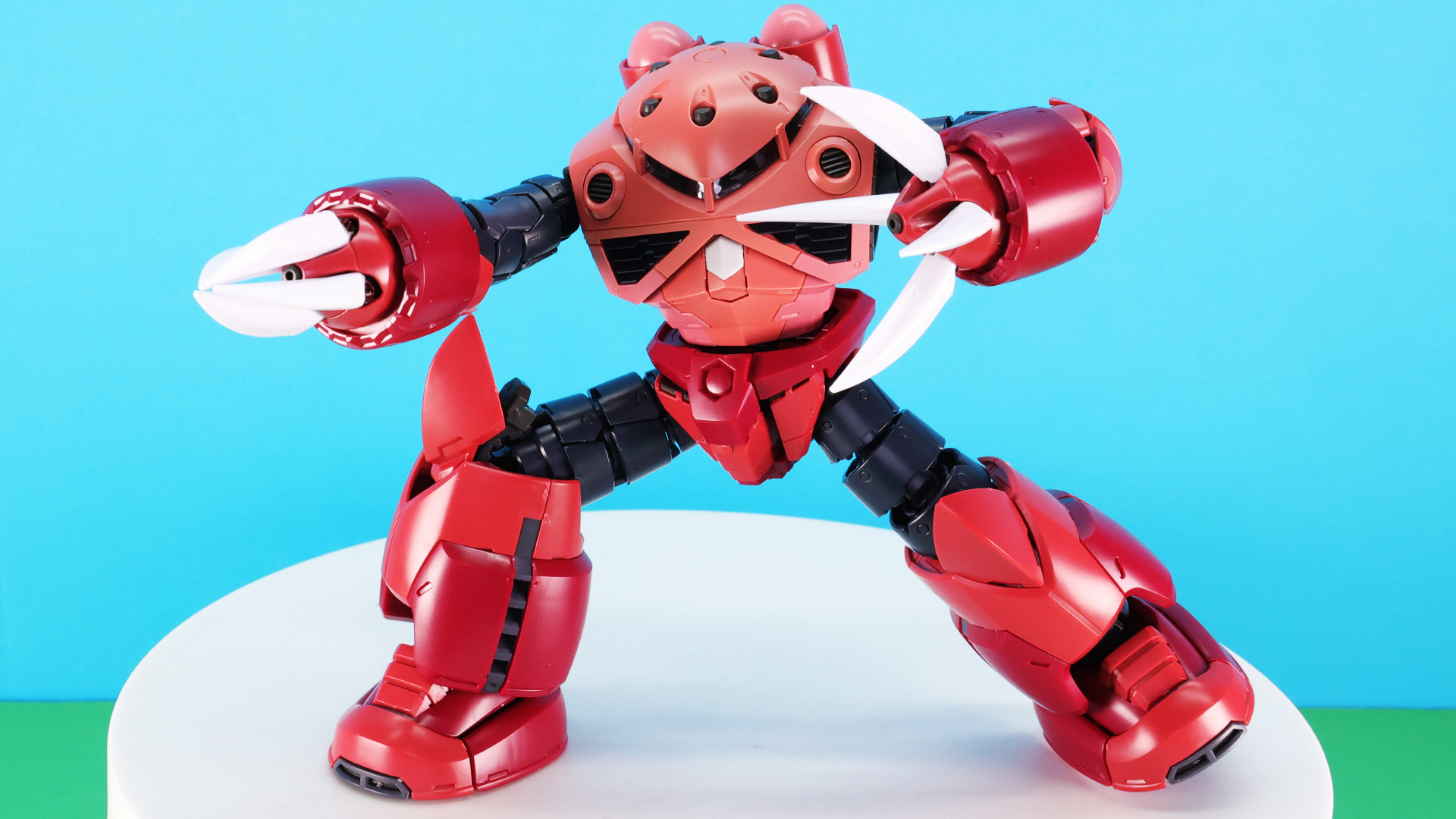 ジオン公国軍のエースパイロット・シャアはズゴックのクローでジムを貫く！