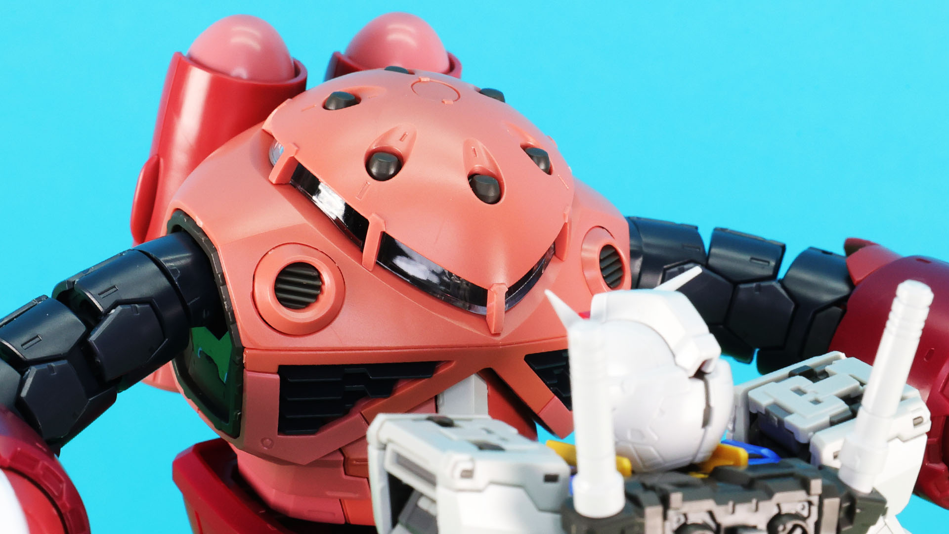 赤い機体を見せつけるシャア「さらにできるようになったな！ガンダム！」