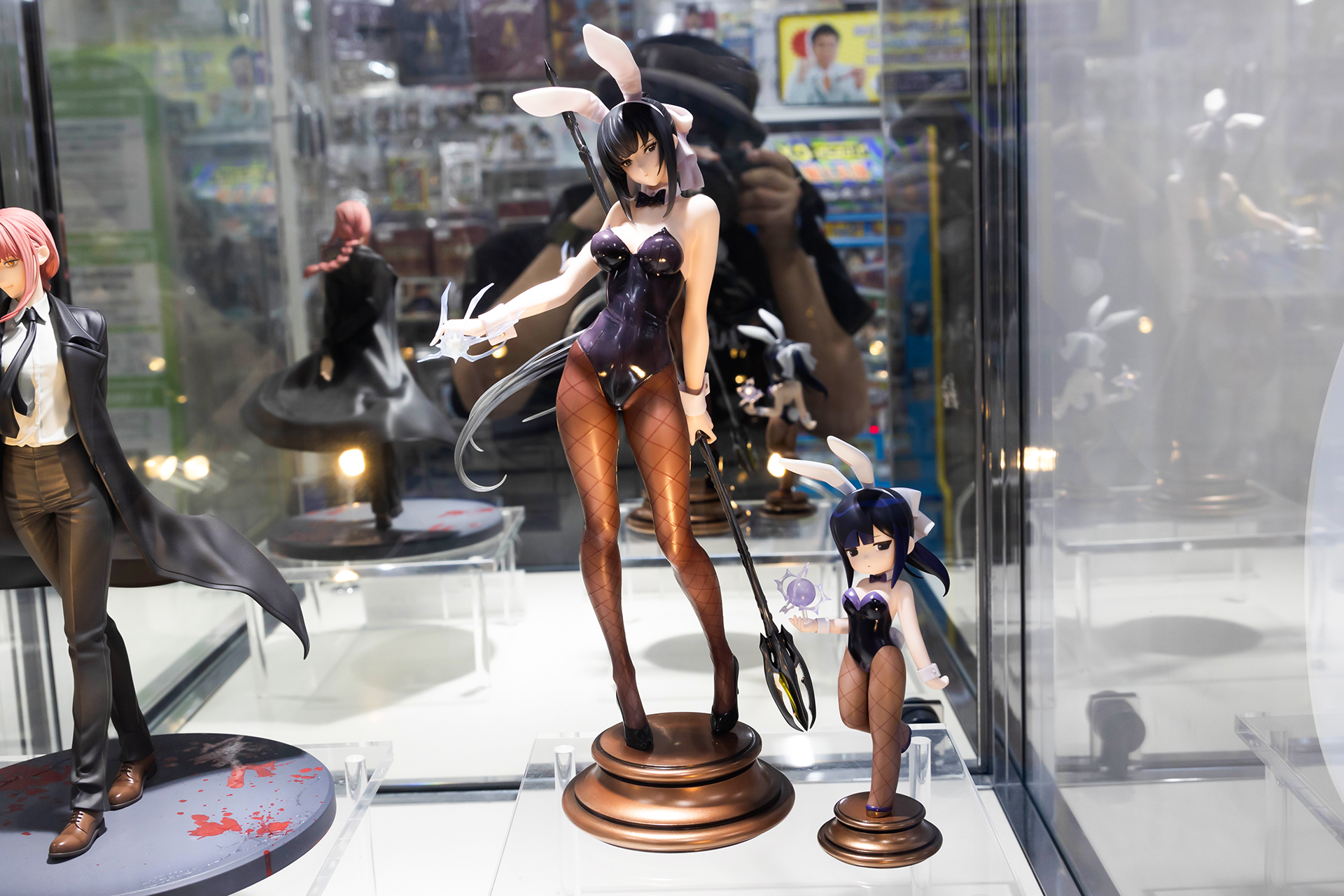 写真左が「so-bin バニーガールver.」で、右が「じゅうあみ バニーガールver.」だ