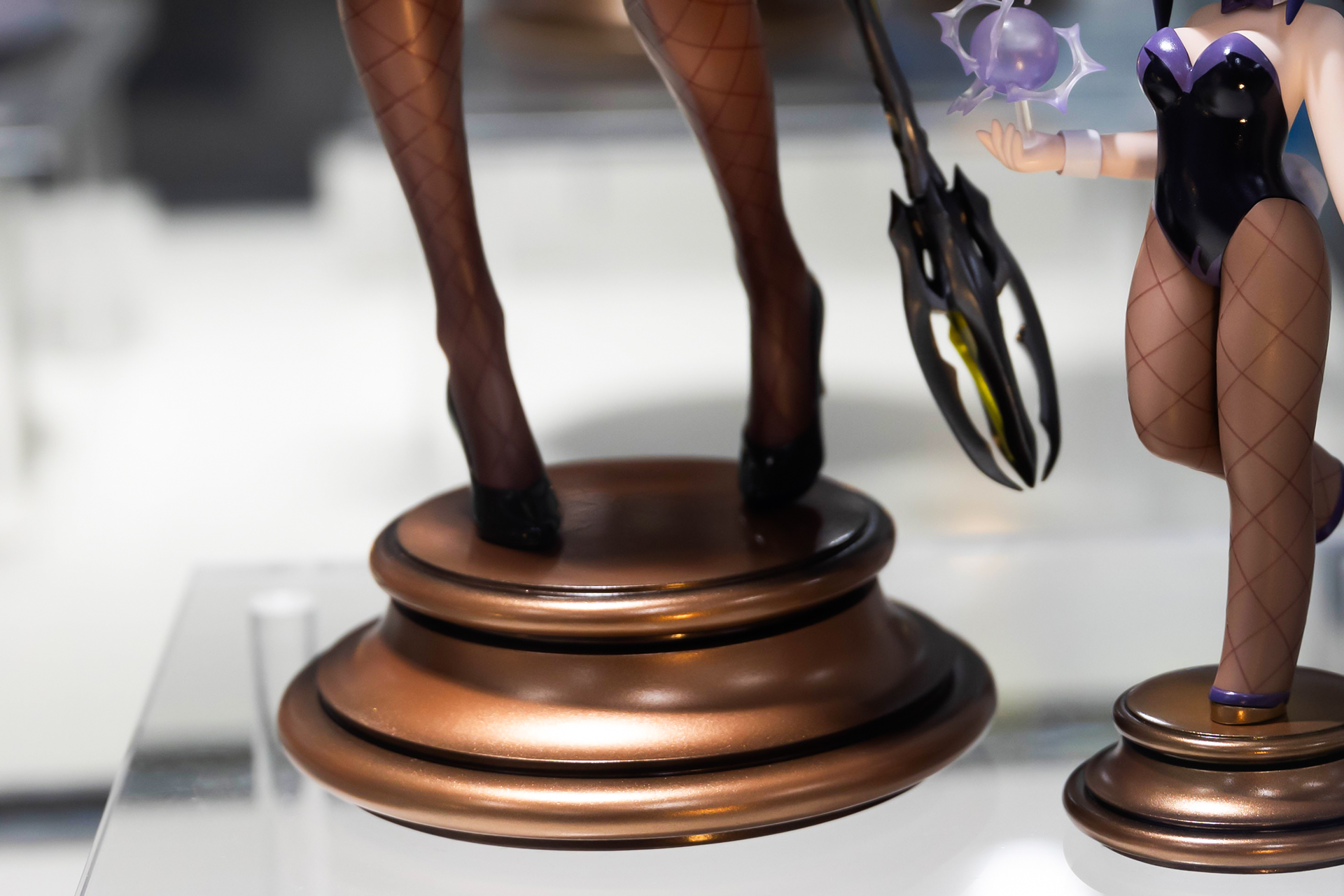 専用の台座は重厚な見た目だ