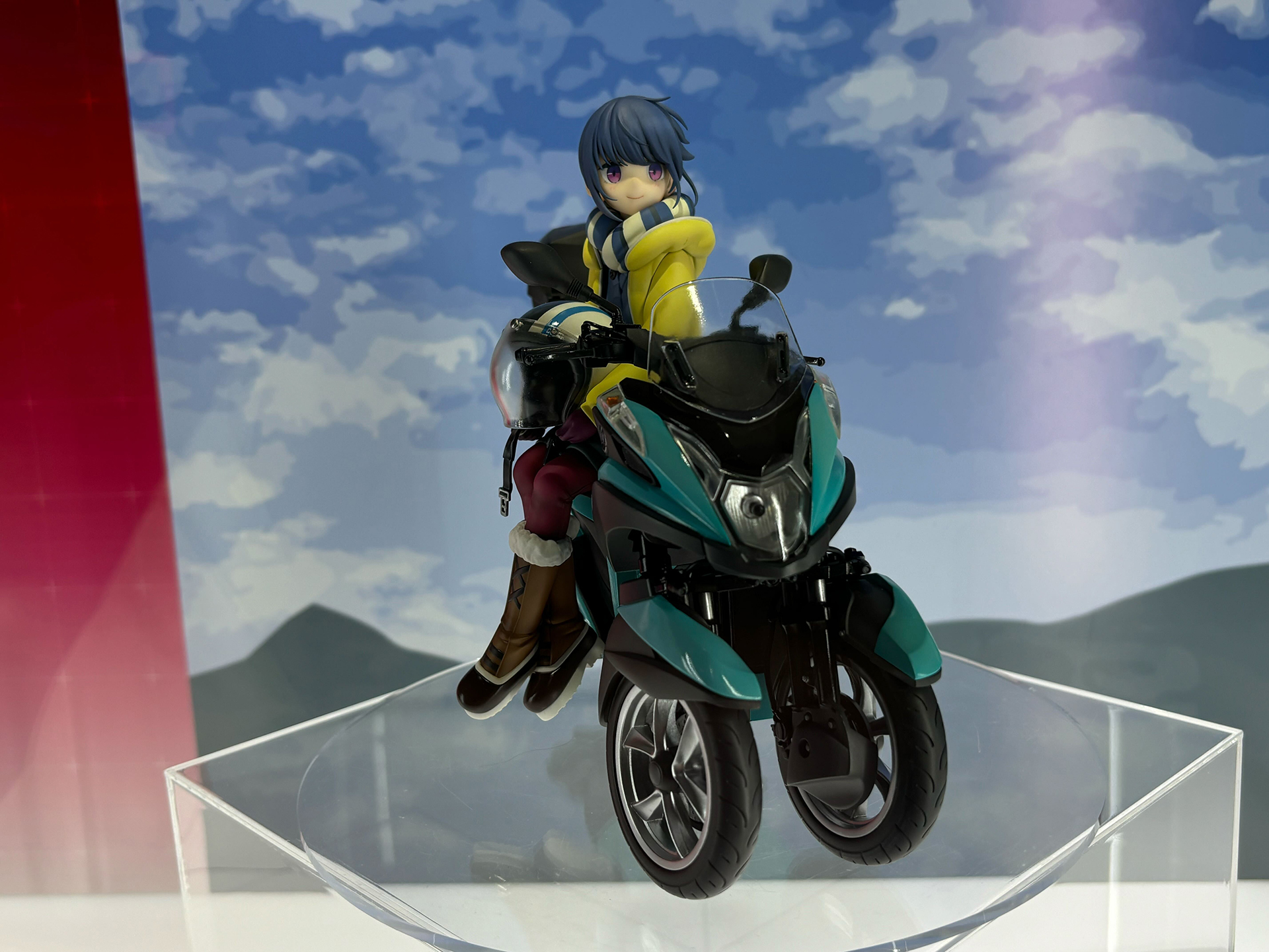 「志摩 リン with 三輪バイク」