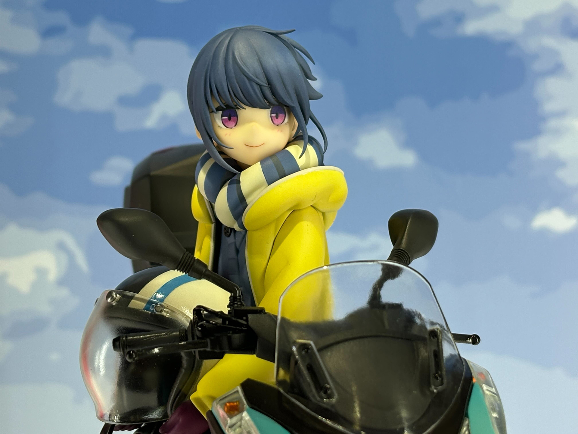 「志摩 リン with 三輪バイク」