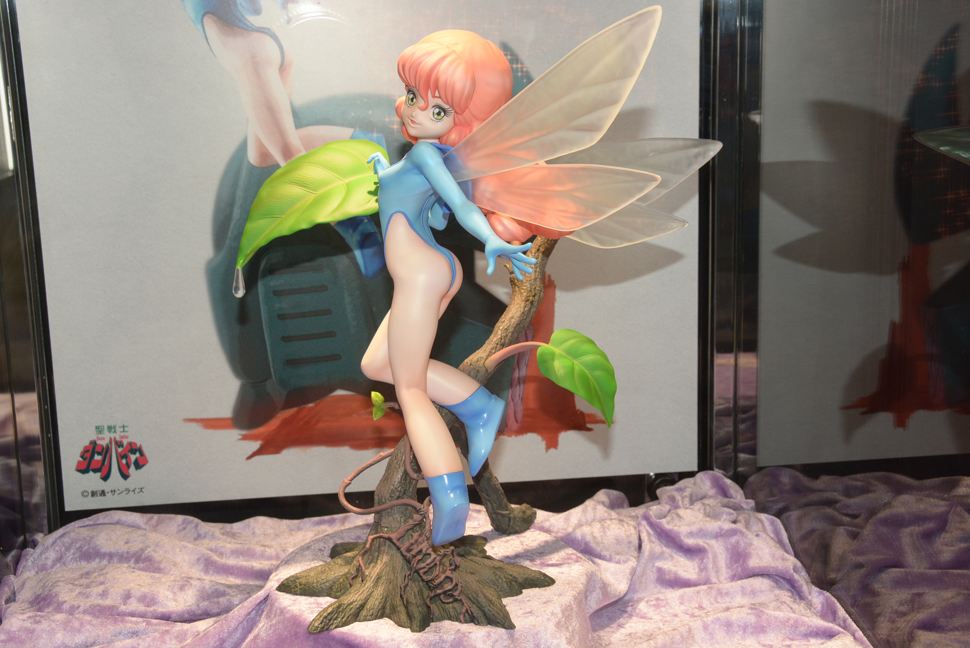 ふくらはぎから足首のラインも特徴的