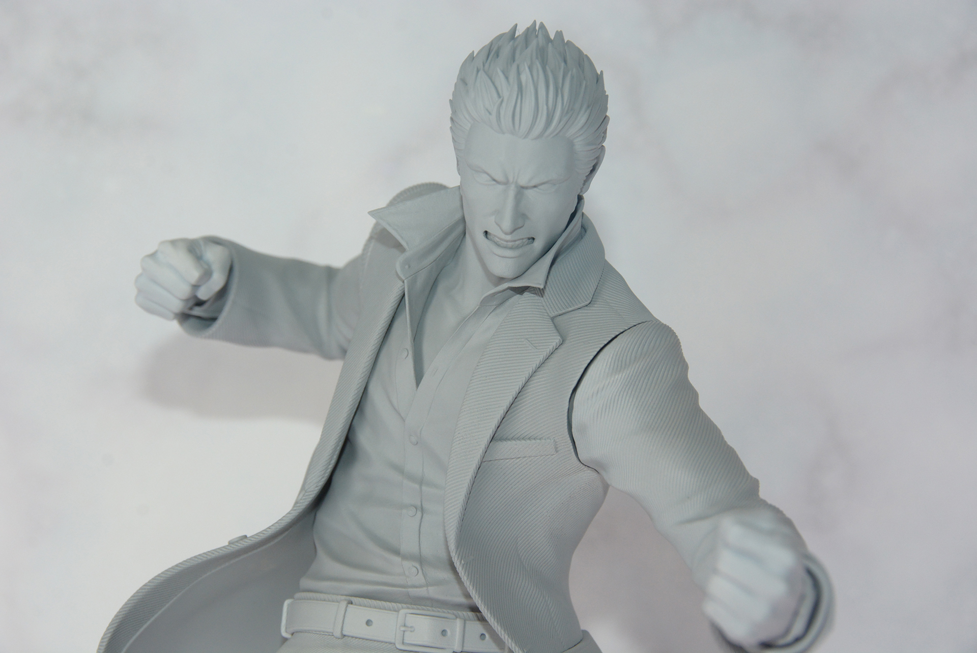 ボディへの激しい打撃を込めたような激しい動き