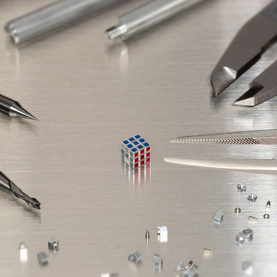 「究極最小ルービックキューブ -0.50cm 超精密金属製-」