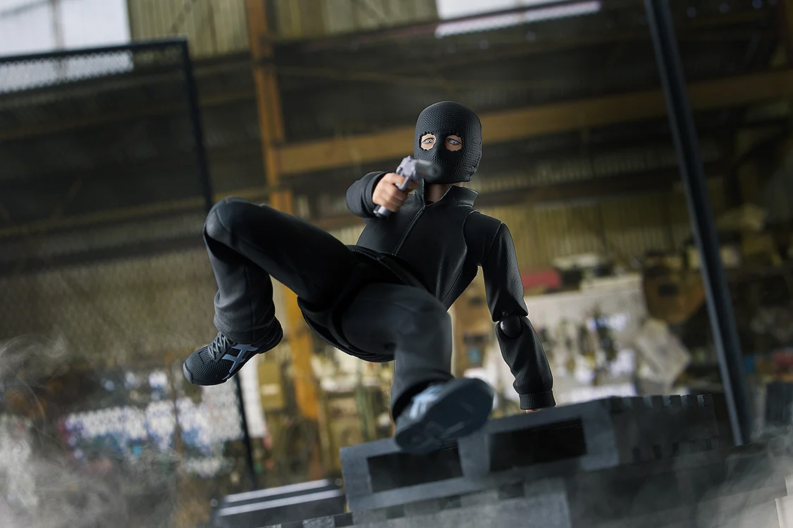 覆面頭部を使用したアクション