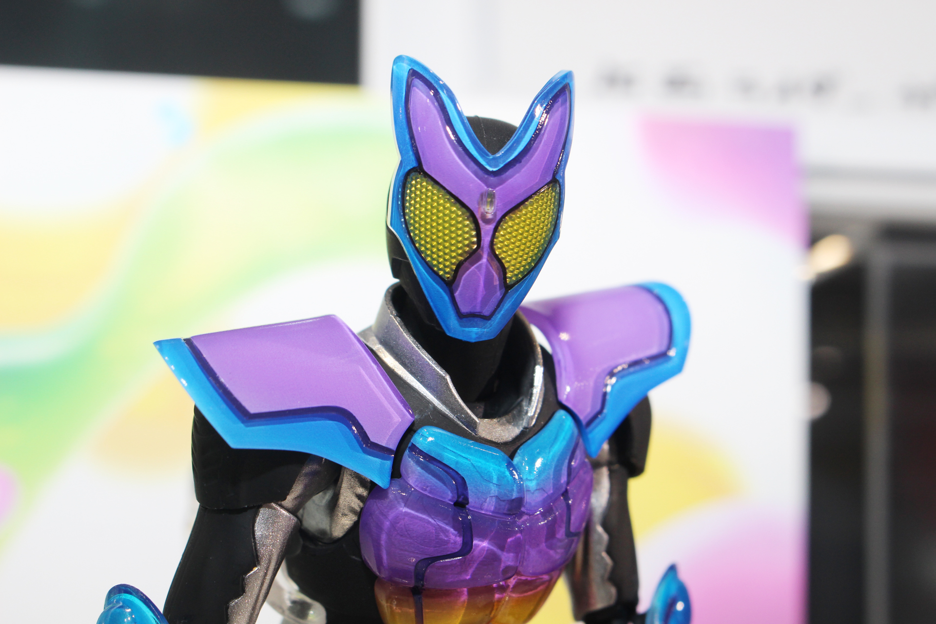 特徴的なポッピングミフェイス。複眼の造形も美しい