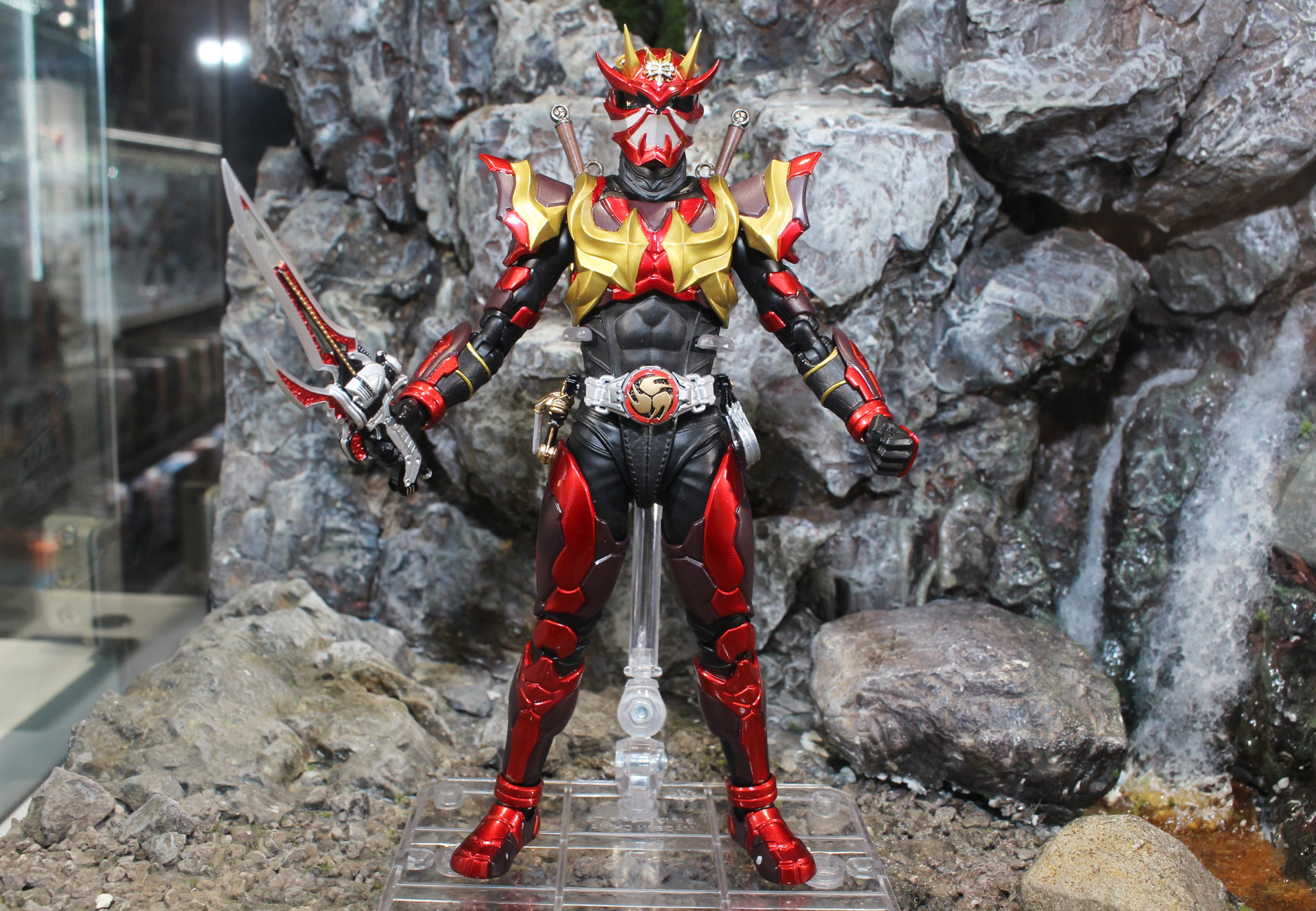 「S.H.Figuarts（真骨彫製法） 仮面ライダー装甲響鬼」。2025年4月発送予定。価格は12,100円。プレミアムバンダイ販売商品