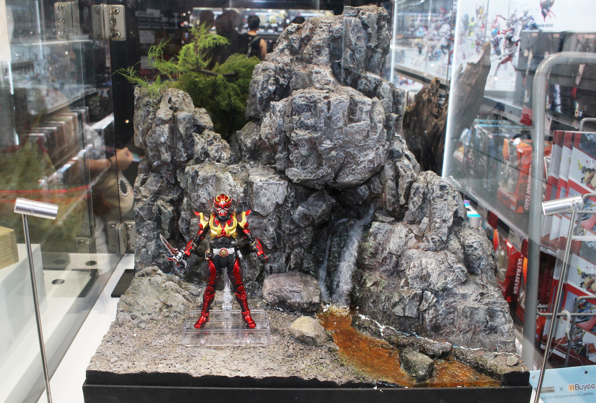 カマイタチと戦った奥多摩をイメージしたジオラマに展示されている