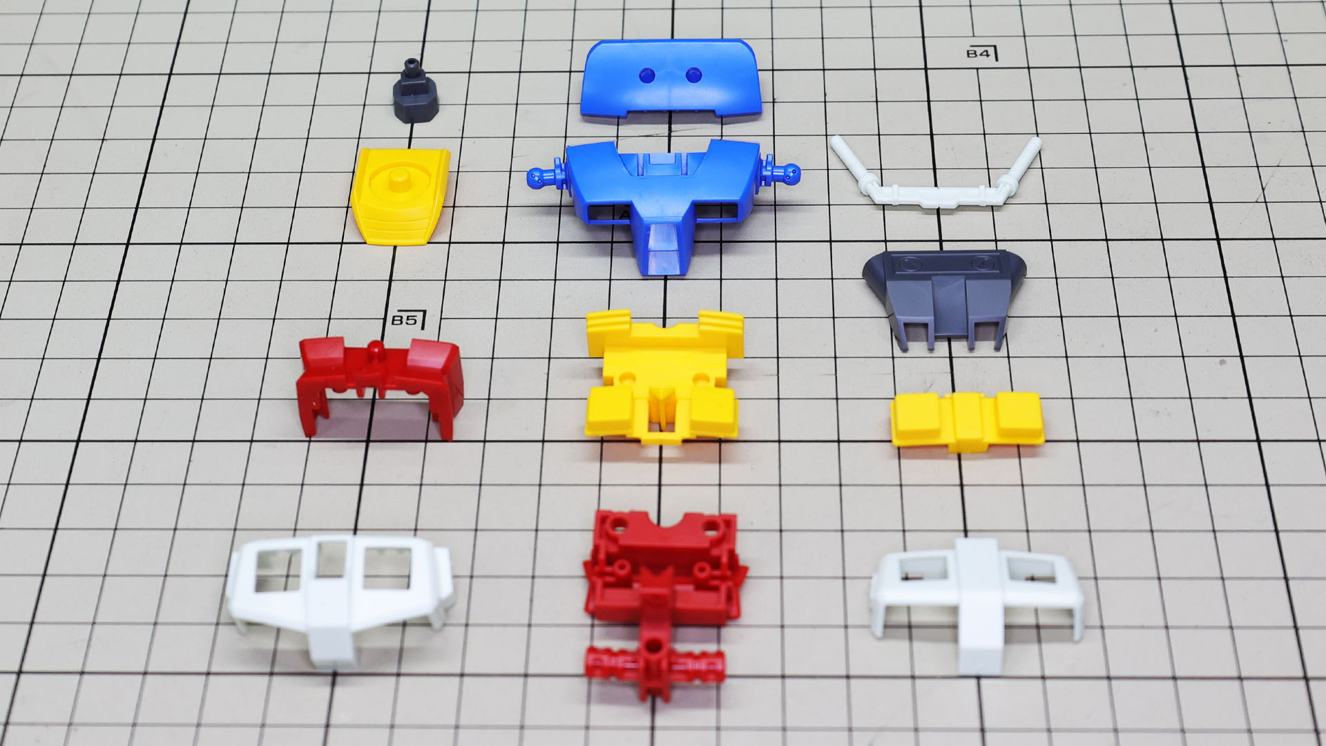 カラーごとに大きなパーツで構成されています。この時点で感慨深いものがあります