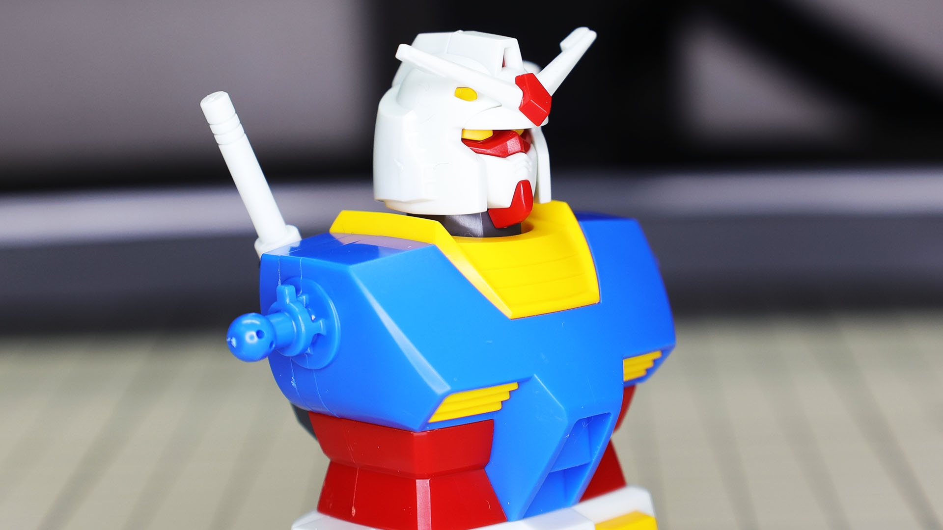 肩関節もボールジョイントになっていて、あの接着失敗で固まっちゃう失敗ももう過去のものとなりました