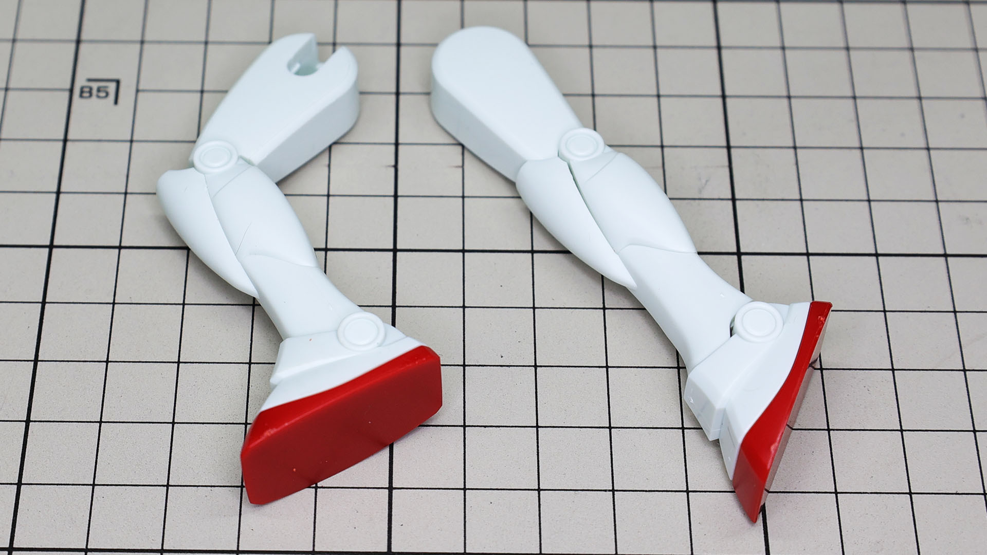 このデザイン！これこそが1/144 ガンダムの脚部ですね！