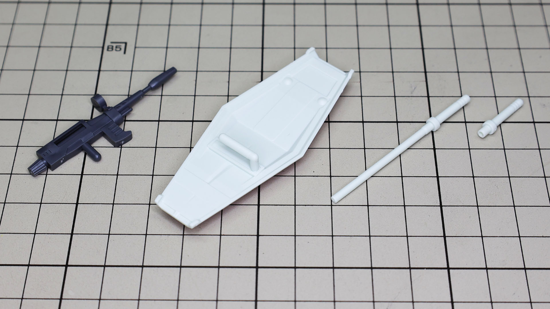 ビーム・ライフルの丸棒グリップが懐かしい！ビーム・サーベルのビーム刃をピンクに塗るのは簡単で楽しかった思い出！