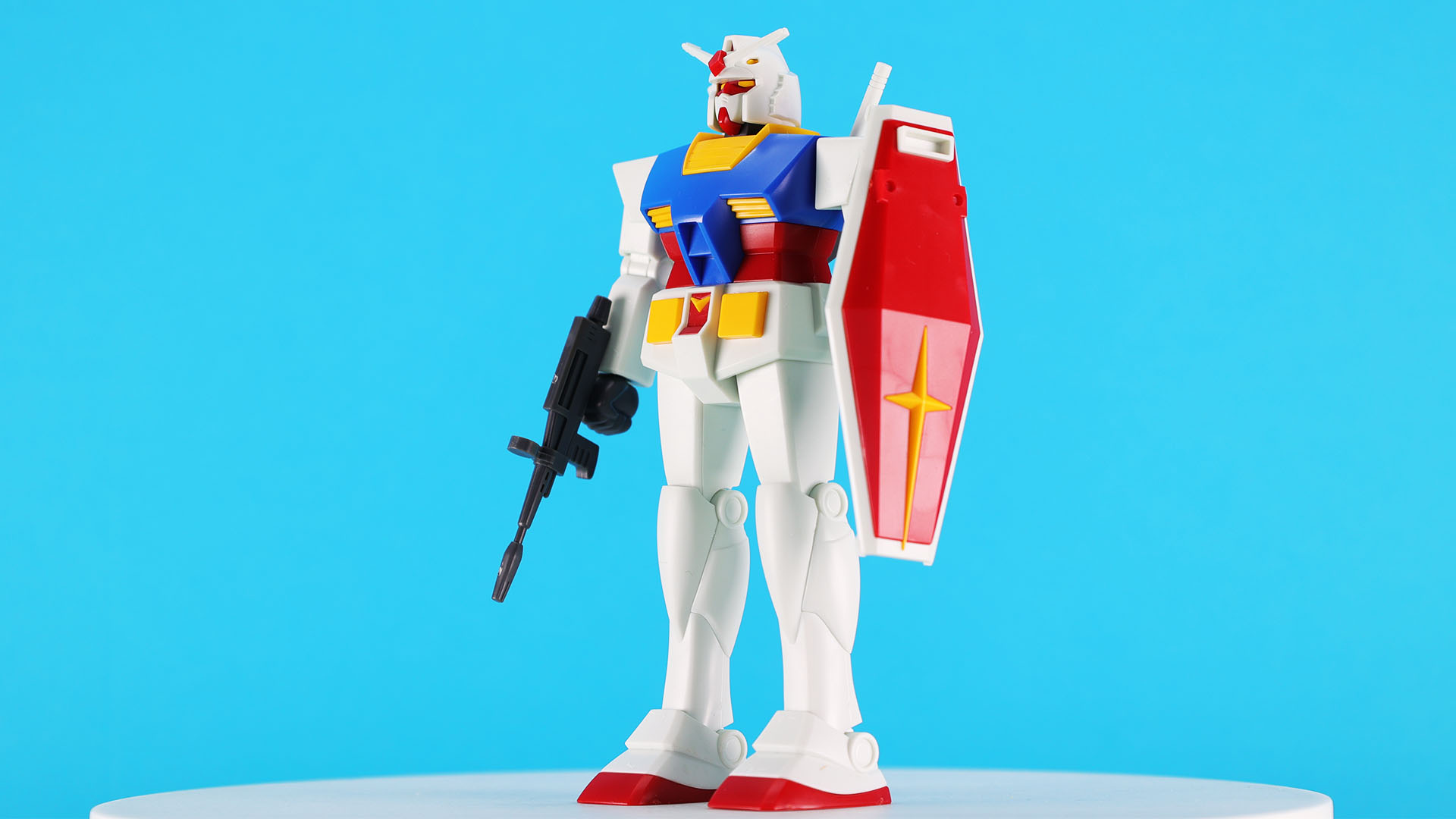 44年前に夢にまで見た1/144スケールのガンダムが当時の姿のままフルカラーで登場！