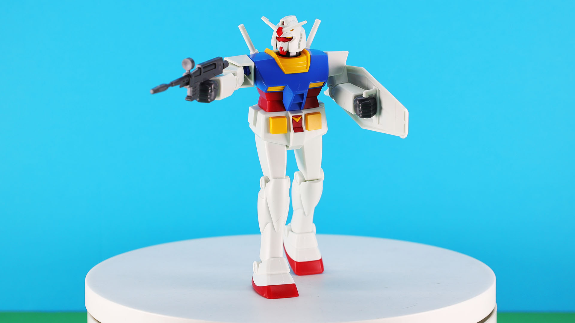 旧キットでは接着に失敗すると首も回らなくなったりしました……