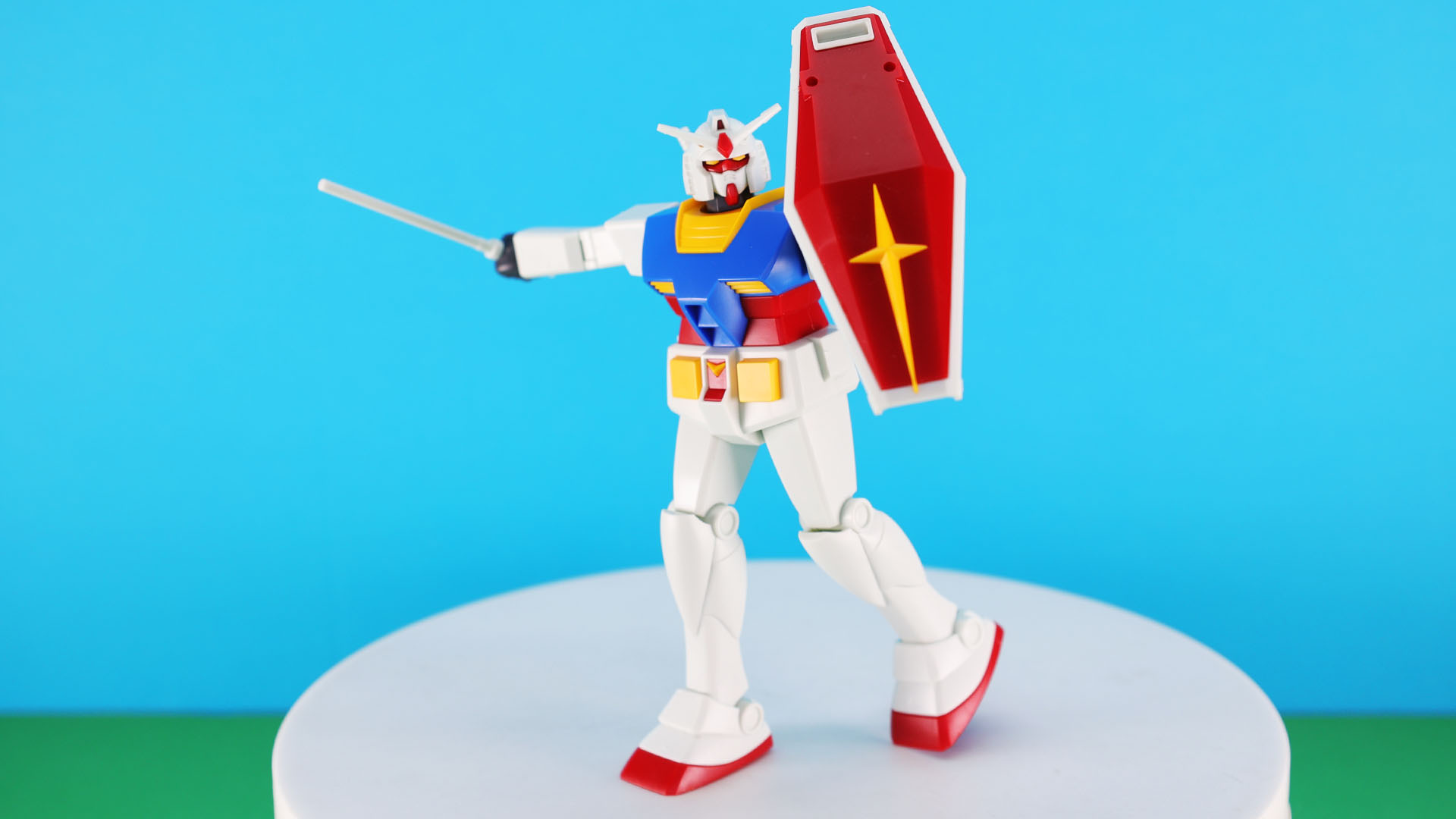 ビーム・サーベルを構えることができます