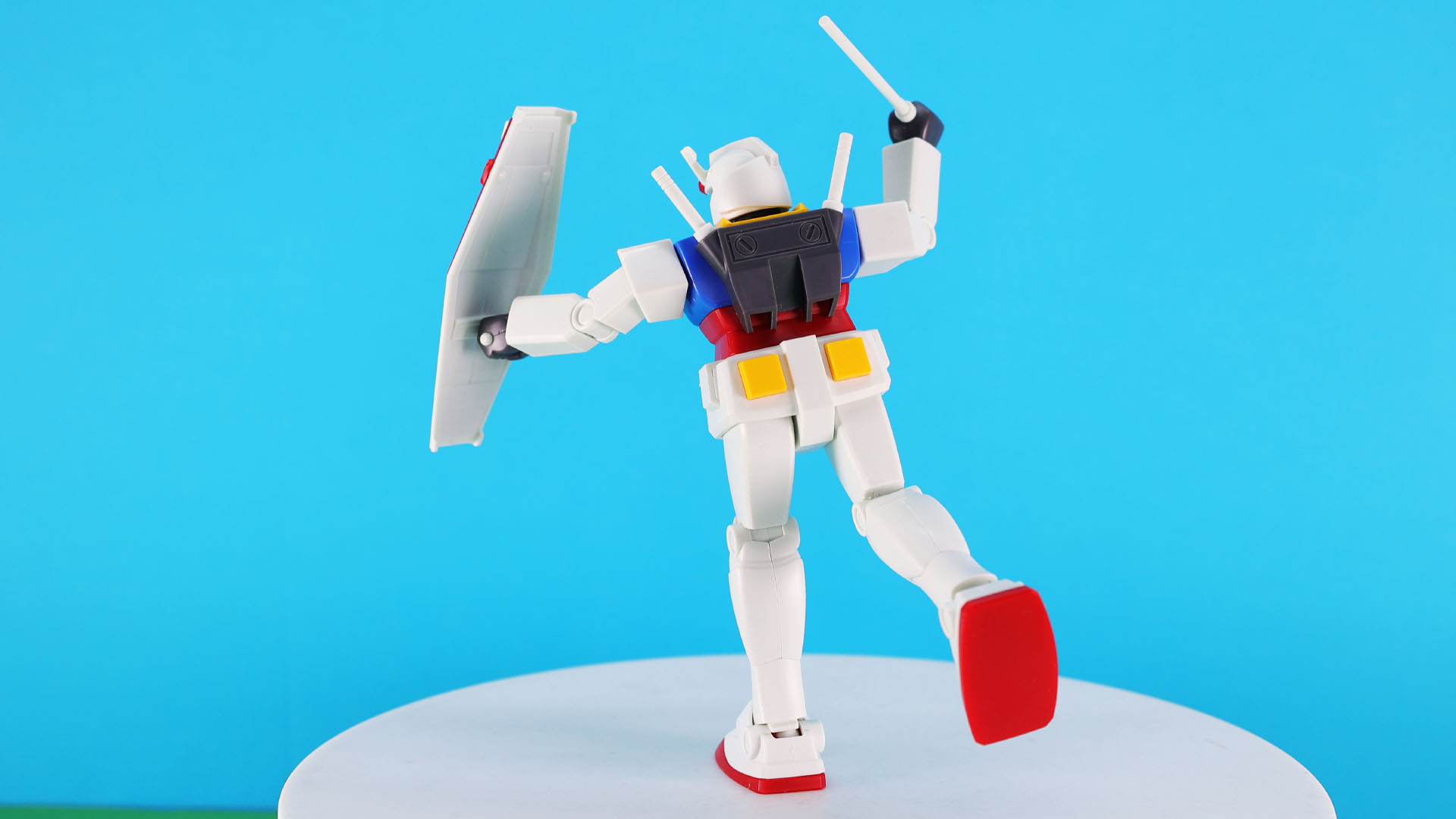 ビーム・サーベルを振り下ろす！