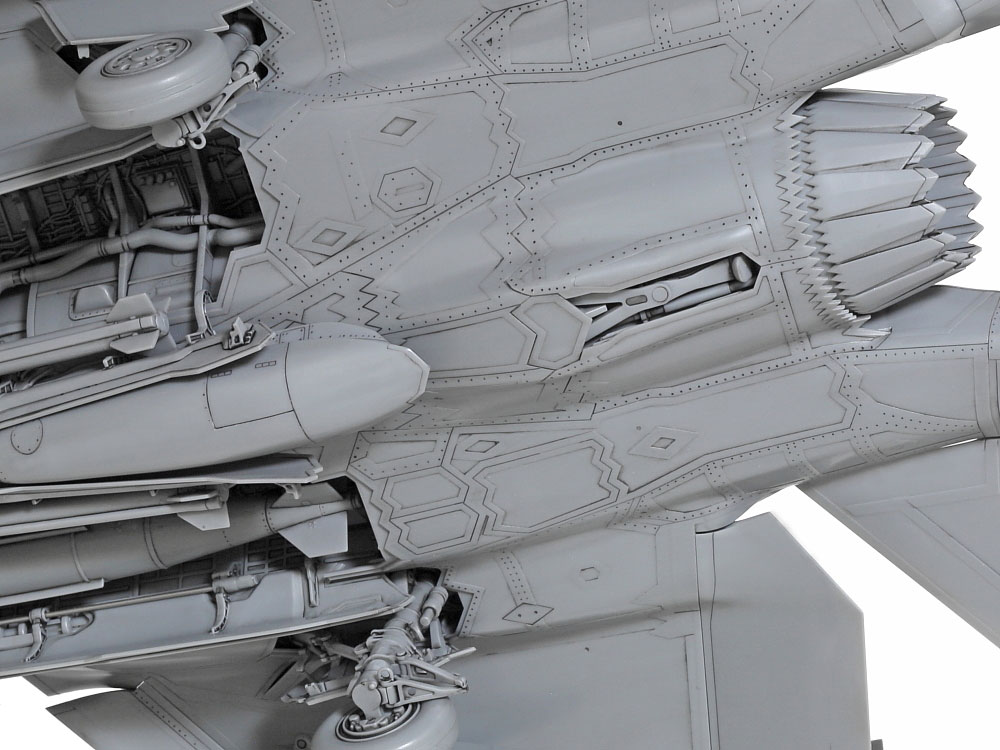 スミ入れでディテールがくっきりと浮かび上がる