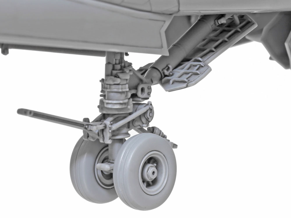 空母着艦用に着陸脚が強化されている