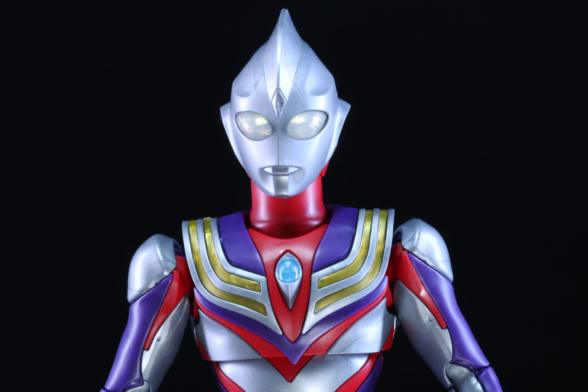 複雑なカラーリングが成型色で表現されている