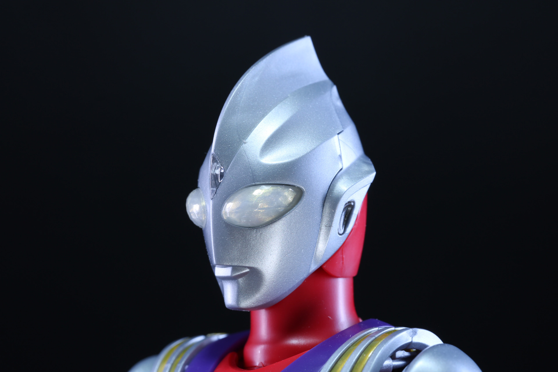 頭部デザイン再現度も高く、目元のパールカラーで立体感ある印象