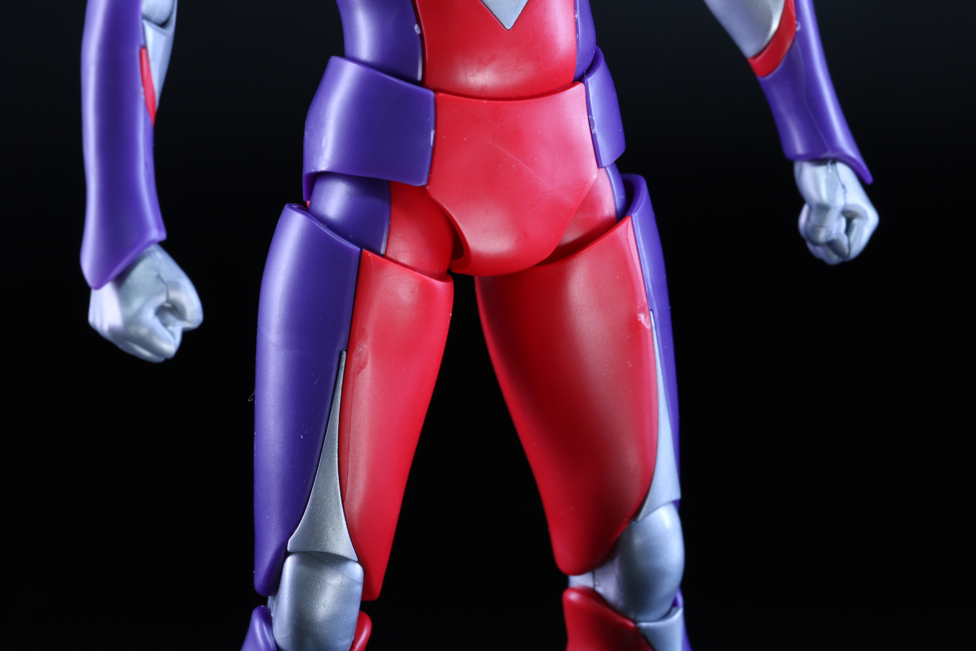 太もももどっしりとした造形でなっている