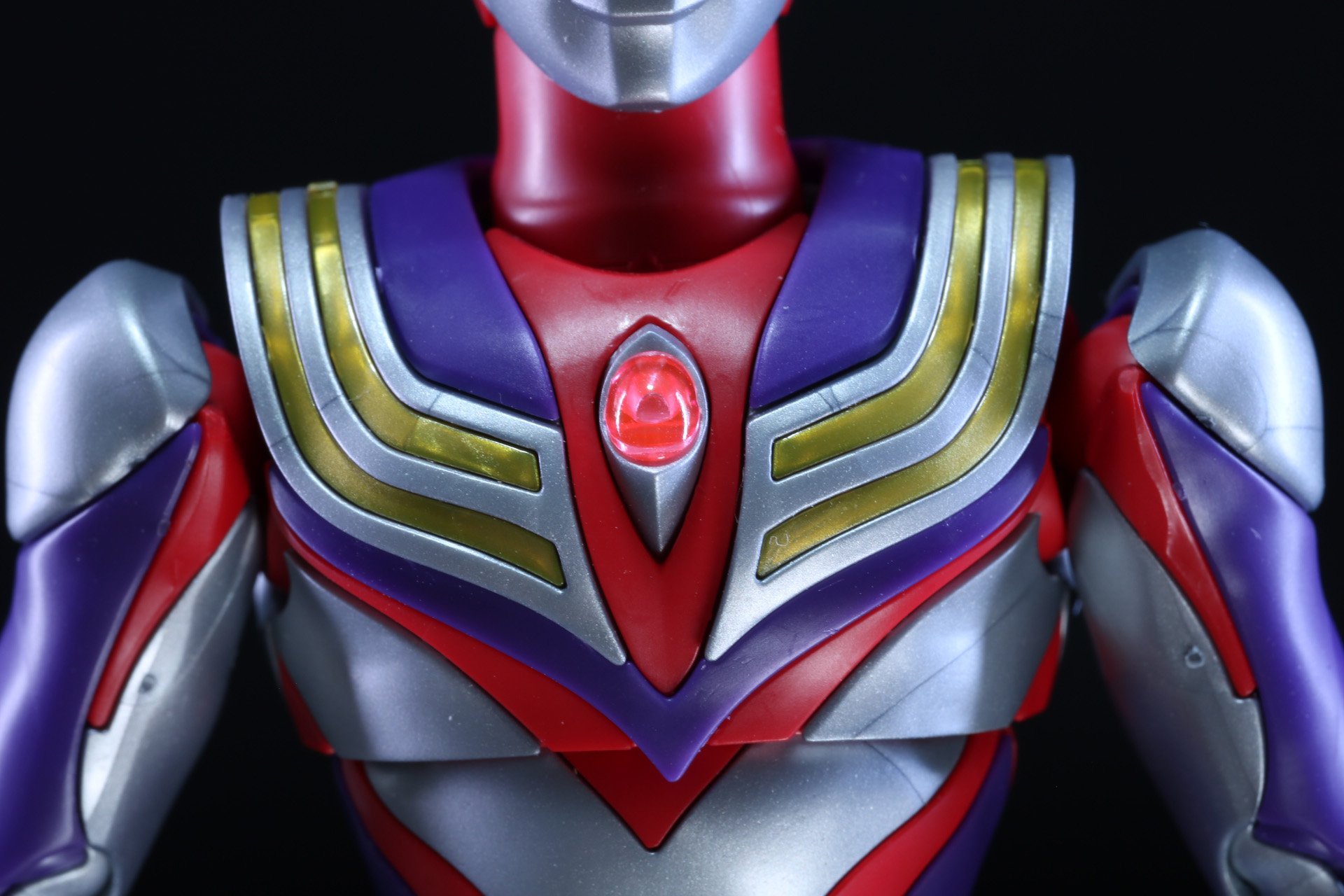 肩口の可動は引き出しとボールジョイントで幅広い腕の表現が可能