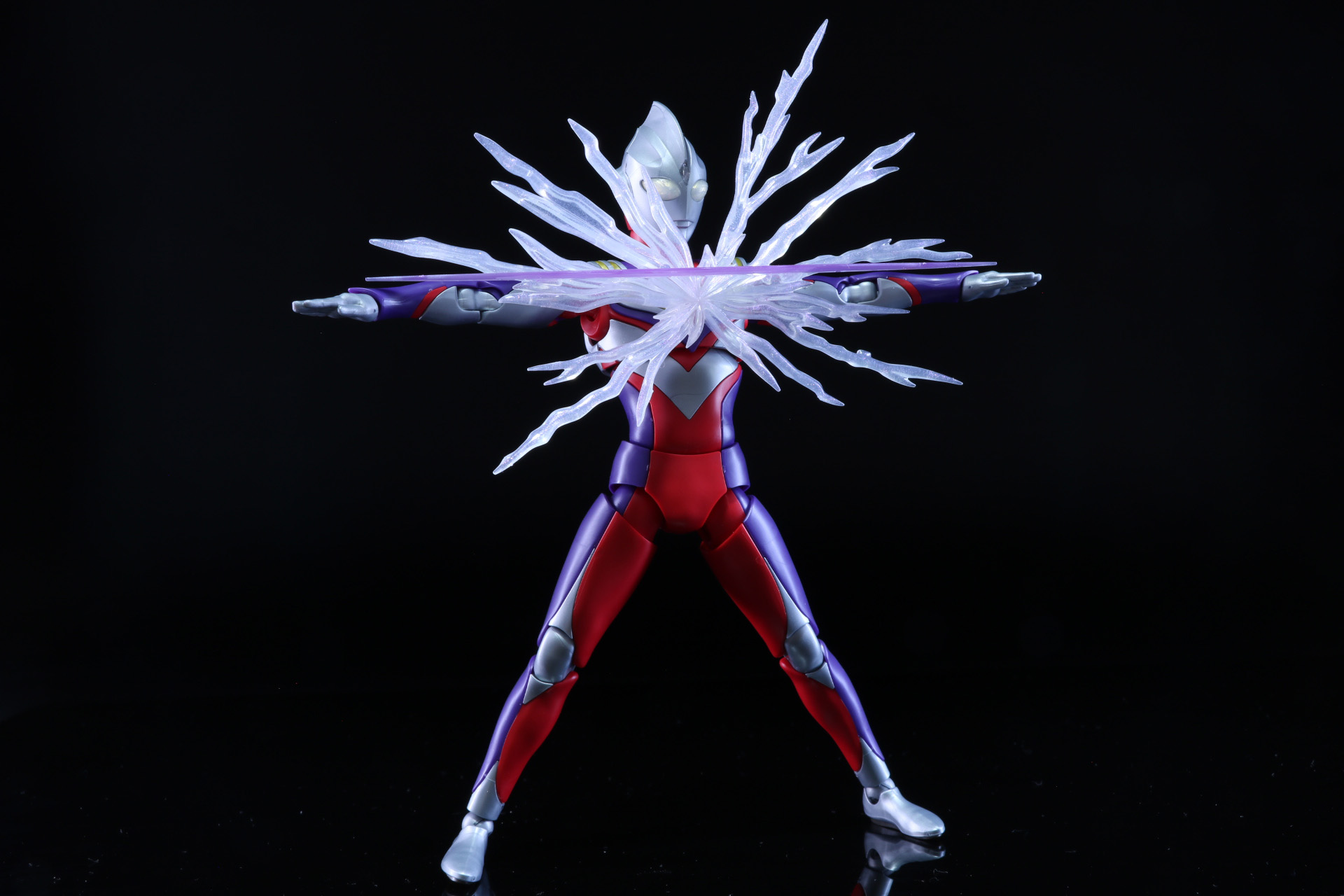 光が集まっていく。ゼペリオン光線の溜めエフェクトパーツはカラータイマーと差し替えて支える