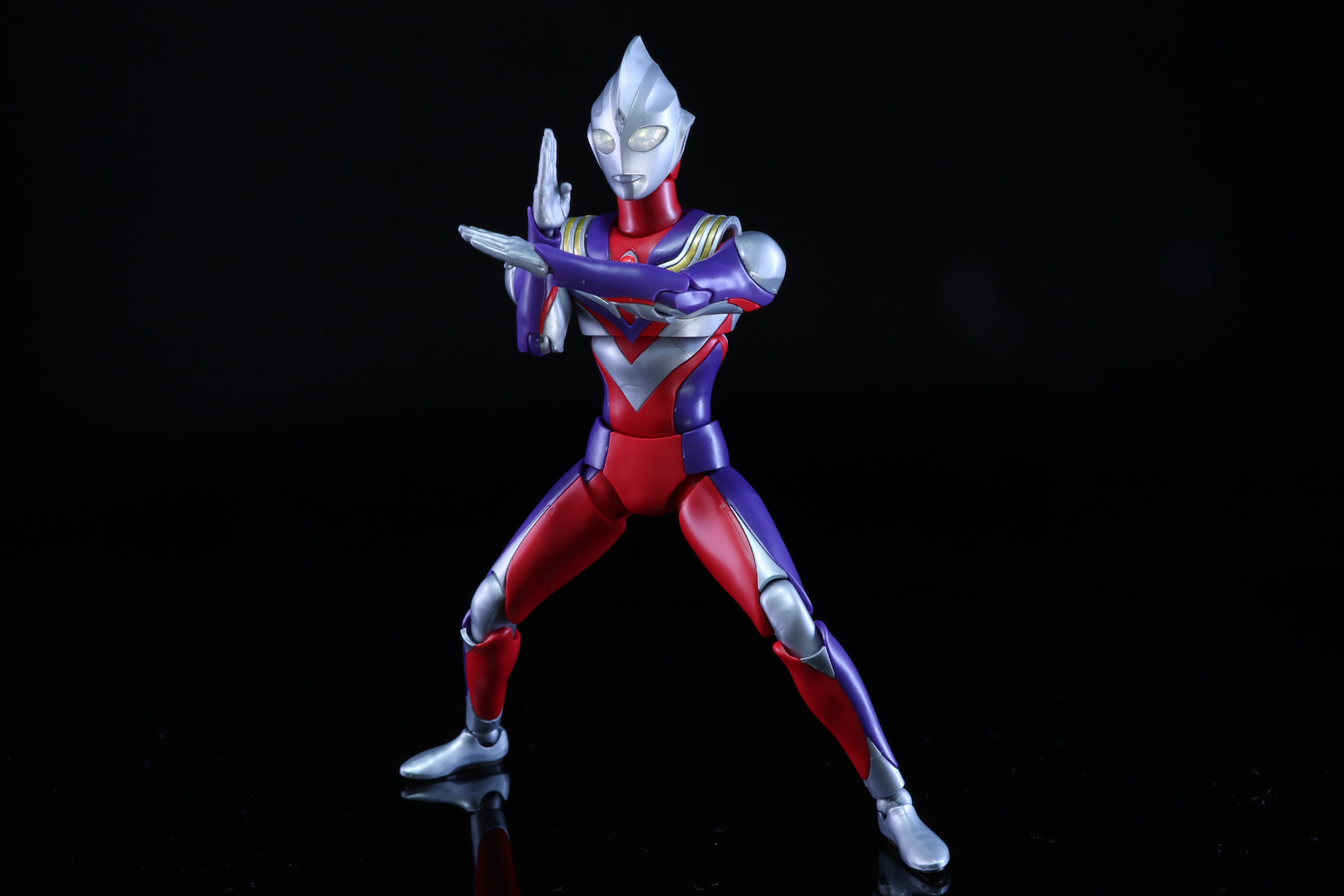 スペシウム光線のポーズも取ることが可能