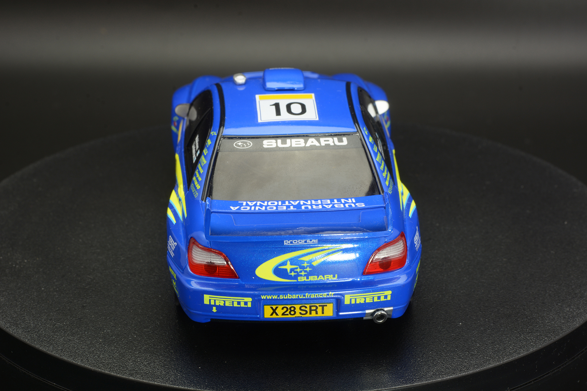 前面、側面、背面