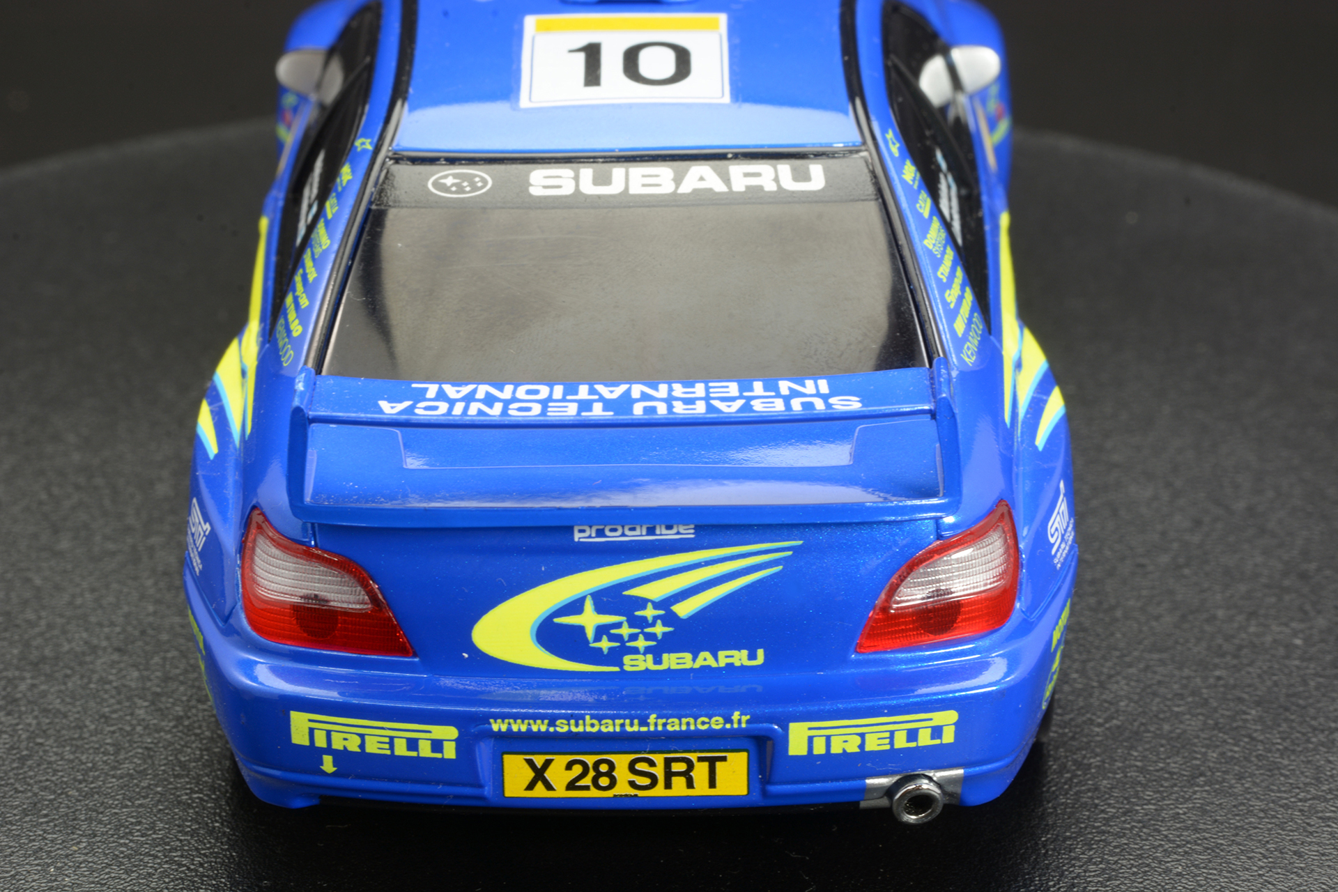 リアスポイラーやスポンサーマークなども注目